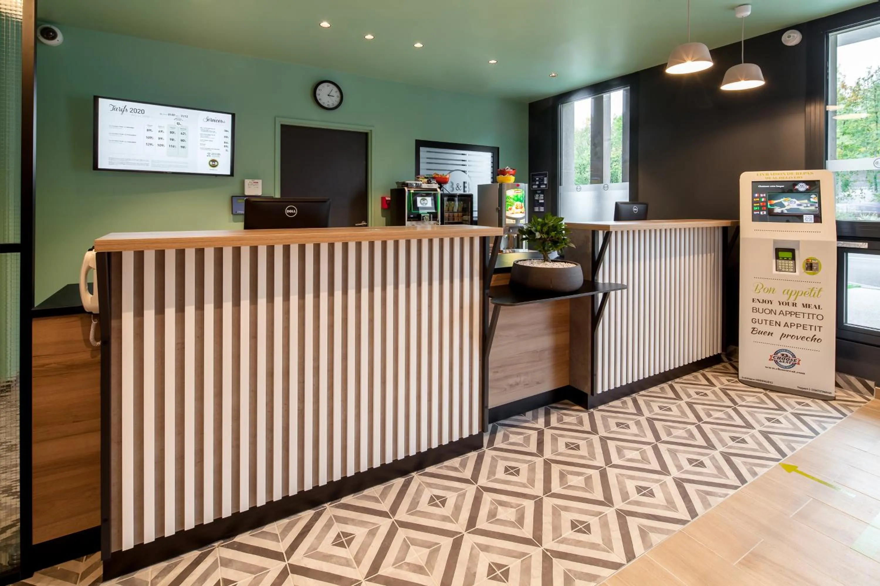 Lobby or reception in B&B HOTEL Paris Meudon Vélizy