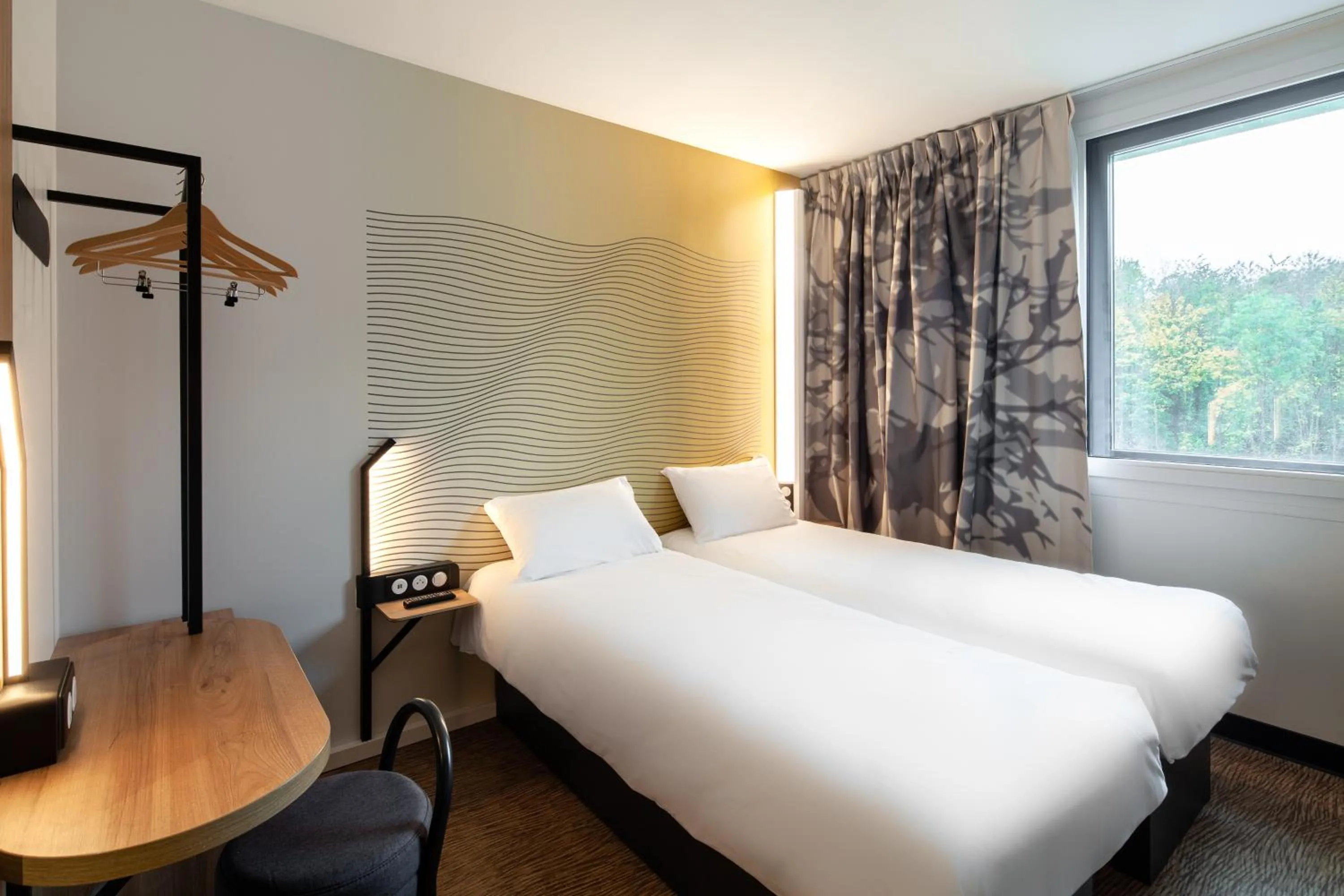 Bedroom, Bed in B&B HOTEL Paris Meudon Vélizy