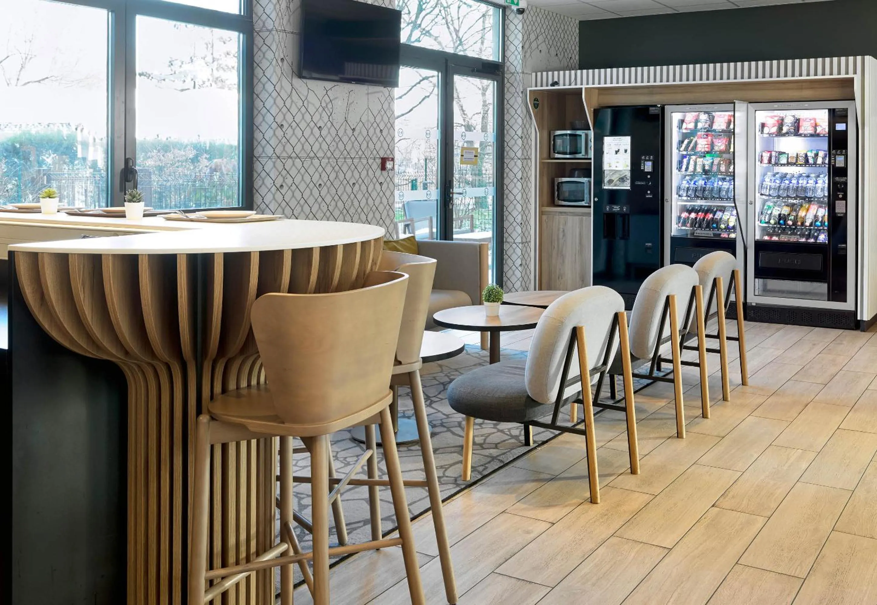 Lounge or bar in B&B HOTEL Paris Meudon Vélizy