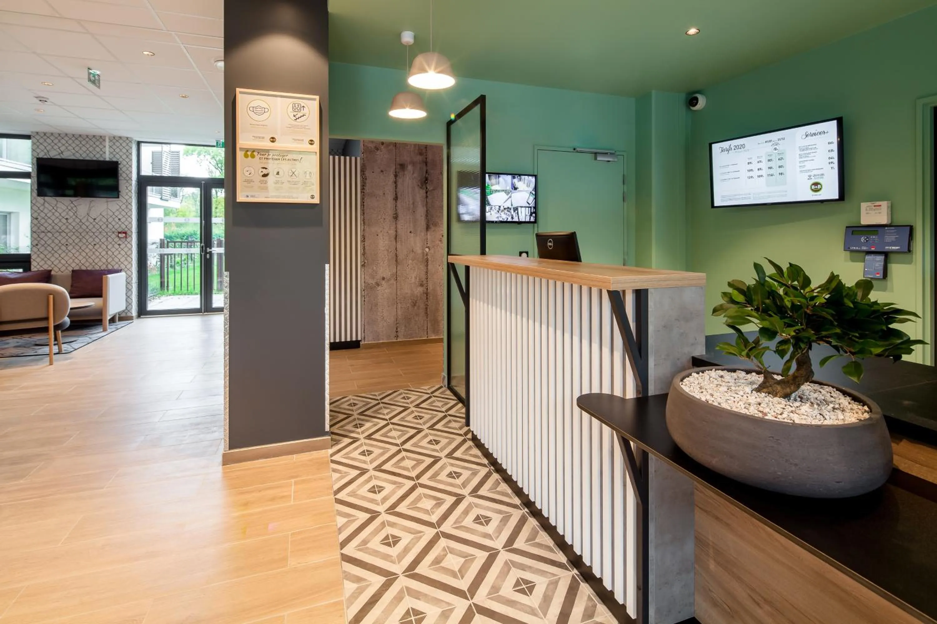 Lobby or reception in B&B HOTEL Paris Meudon Vélizy