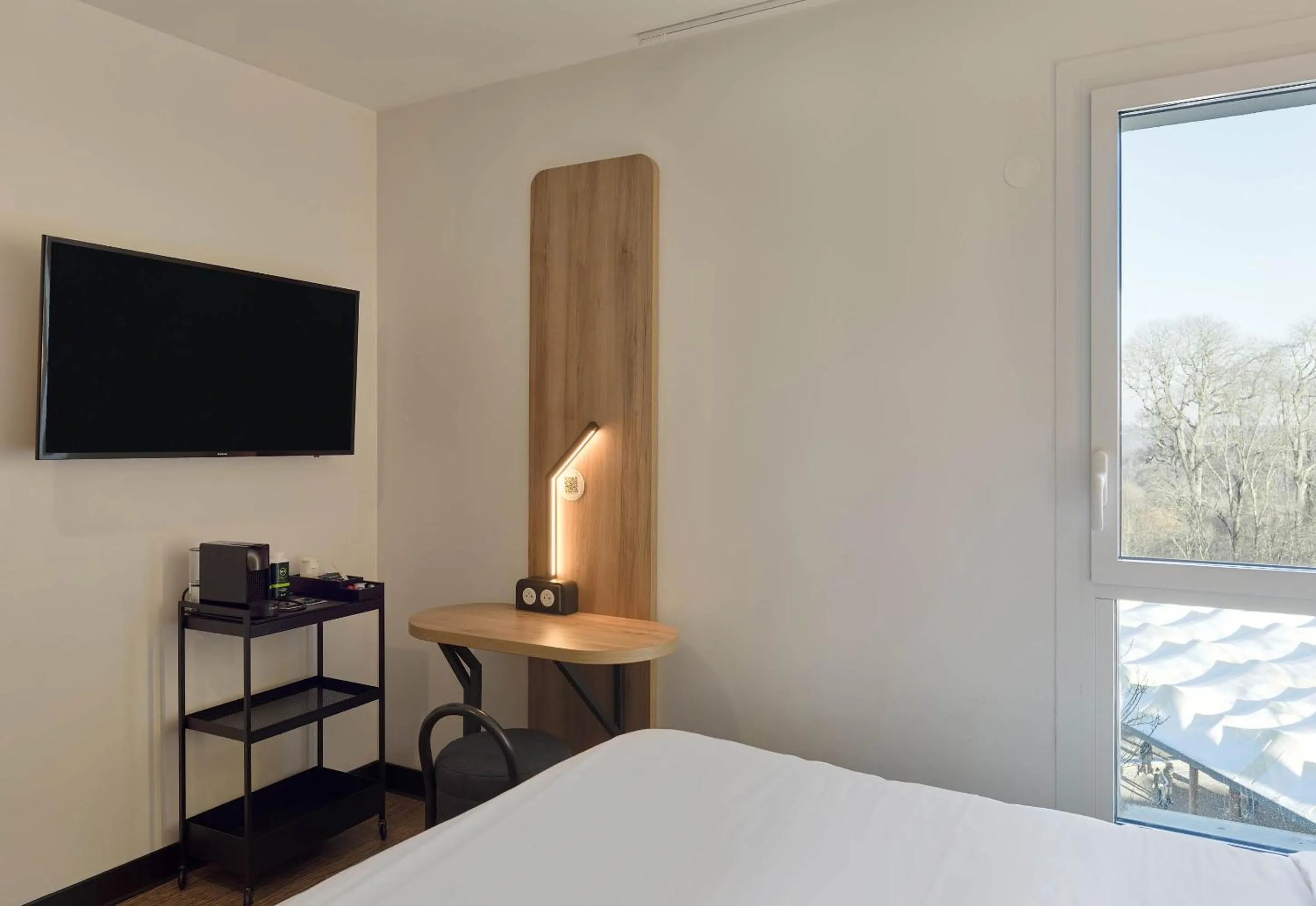 Bedroom, Bed in B&B HOTEL Paris Meudon Vélizy