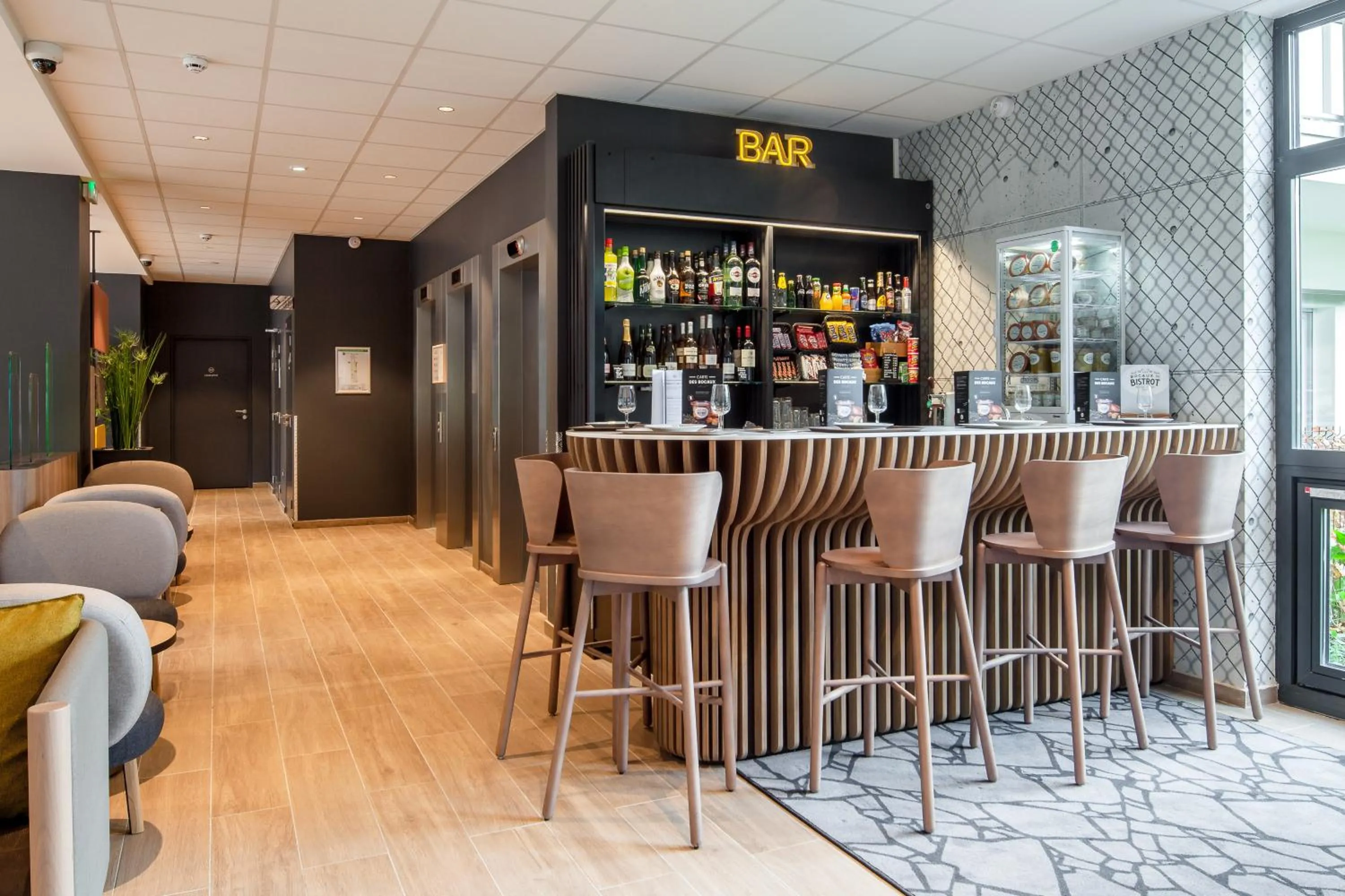 Lounge or bar in B&B HOTEL Paris Meudon Vélizy