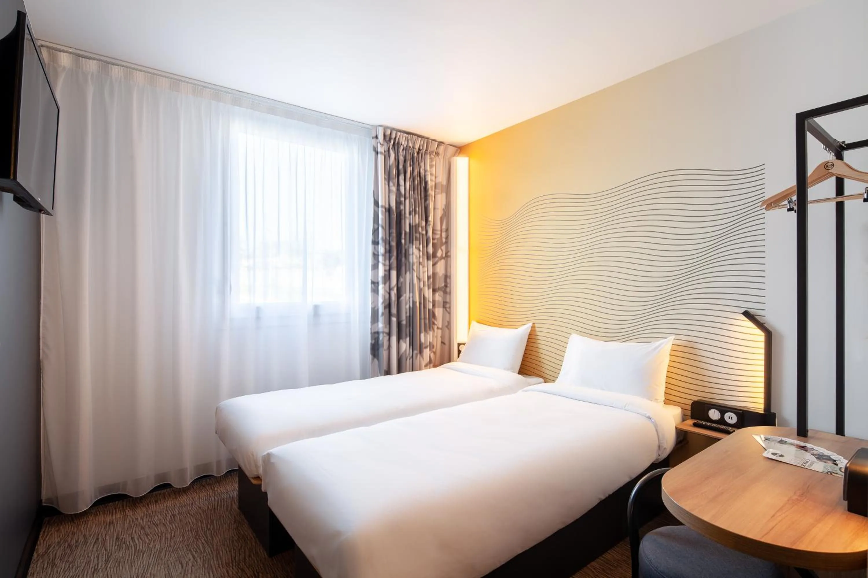 Bedroom, Bed in B&B HOTEL Paris Meudon Vélizy