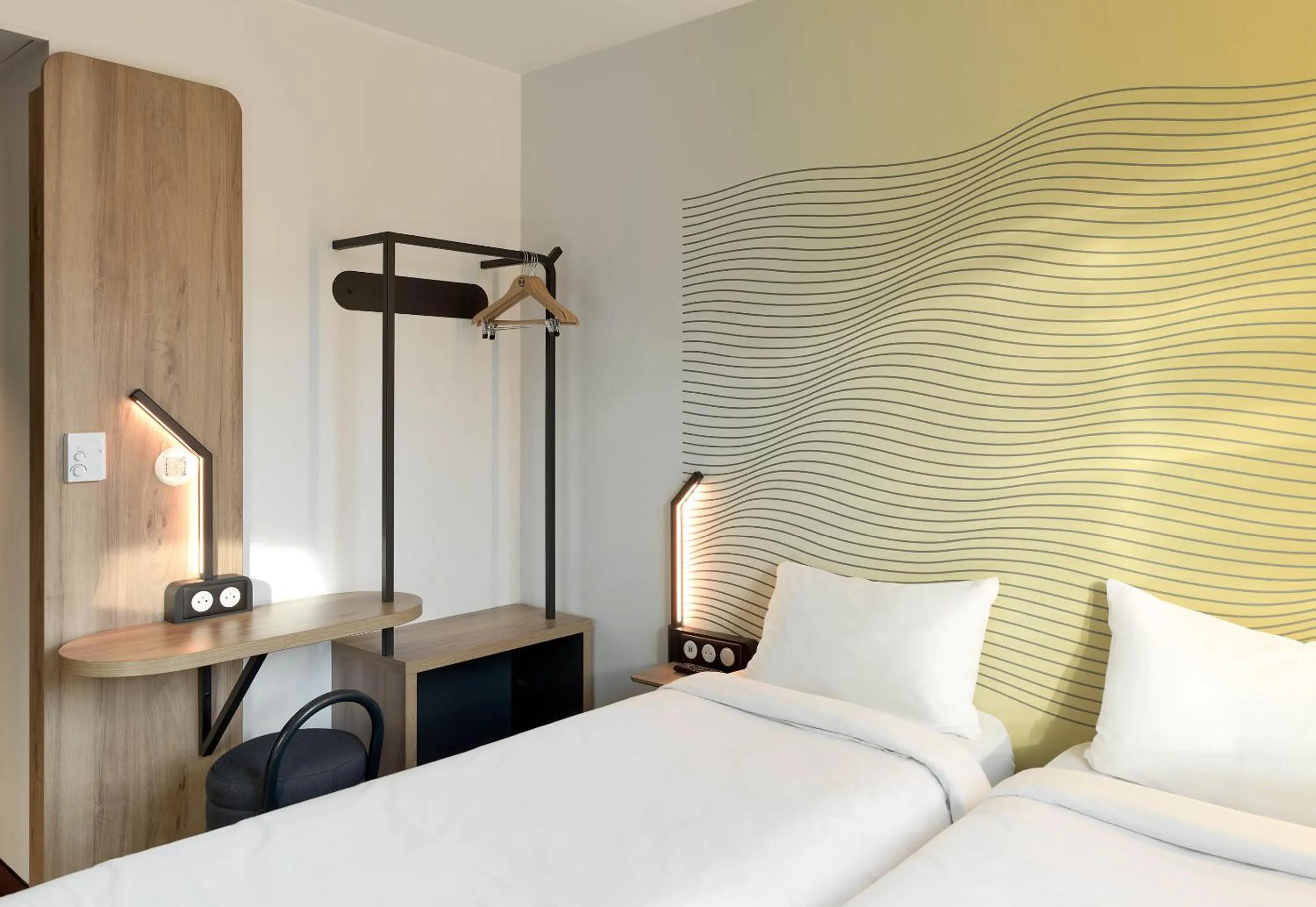 Bedroom, Bed in B&B HOTEL Paris Meudon Vélizy