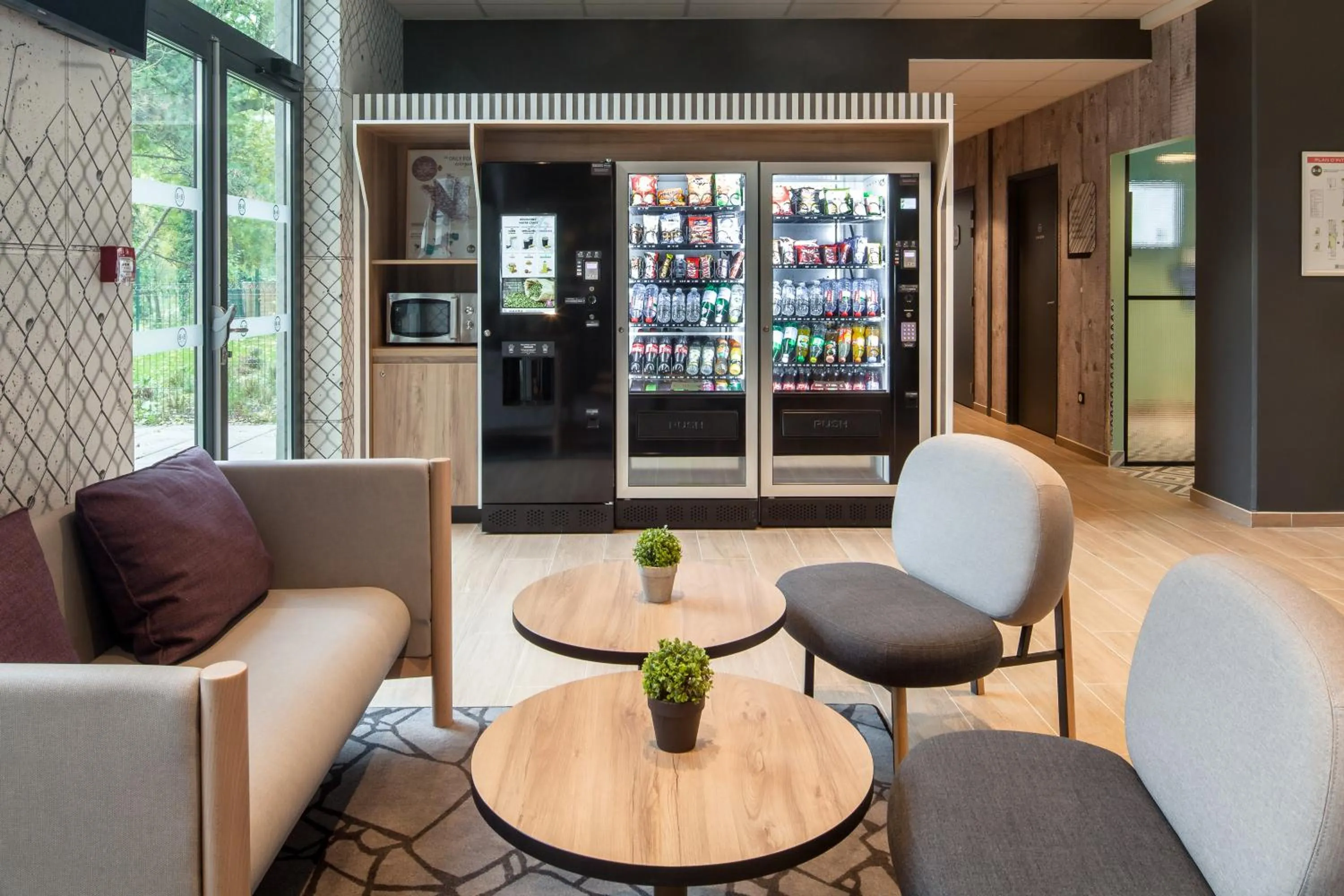 Food and drinks in B&B HOTEL Paris Meudon Vélizy