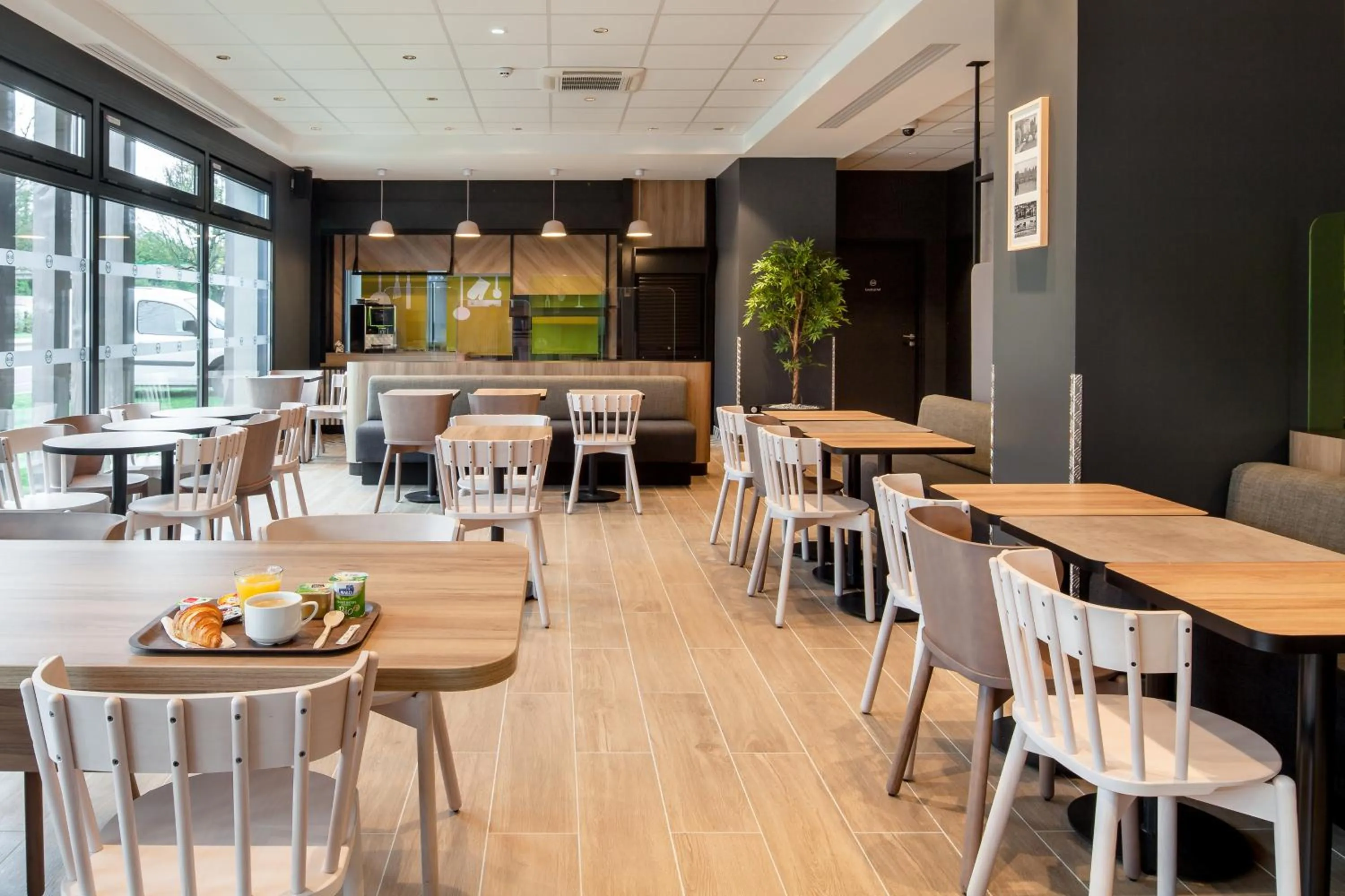 Breakfast in B&B HOTEL Paris Meudon Vélizy