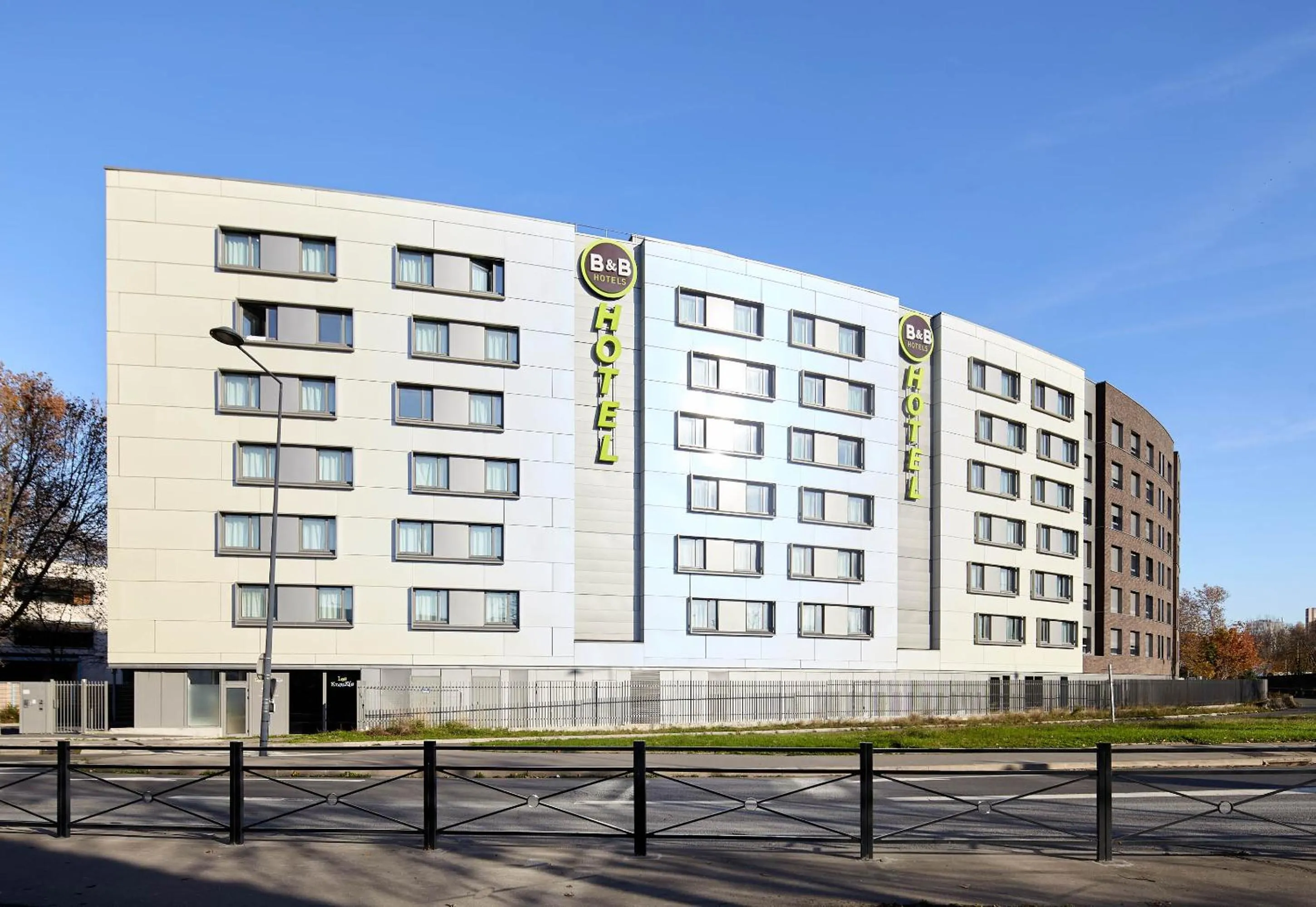 Property building in B&B HOTEL Saint-Denis Porte de Paris