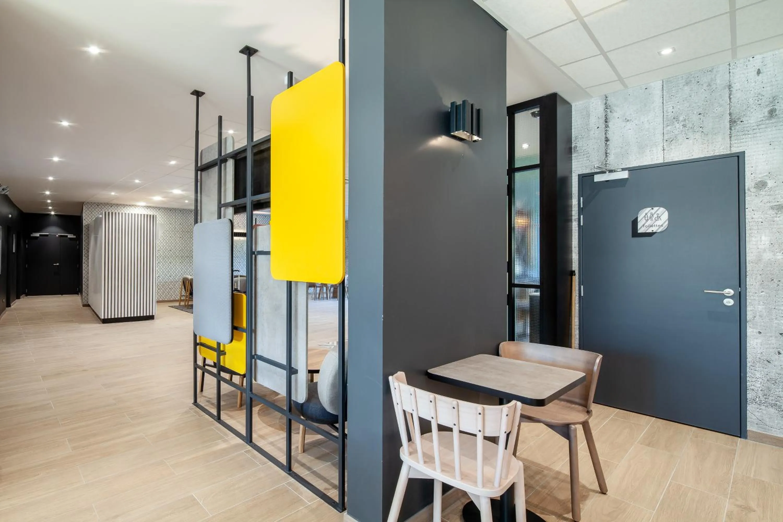 Lobby or reception in B&B HOTEL Saint-Denis Porte de Paris