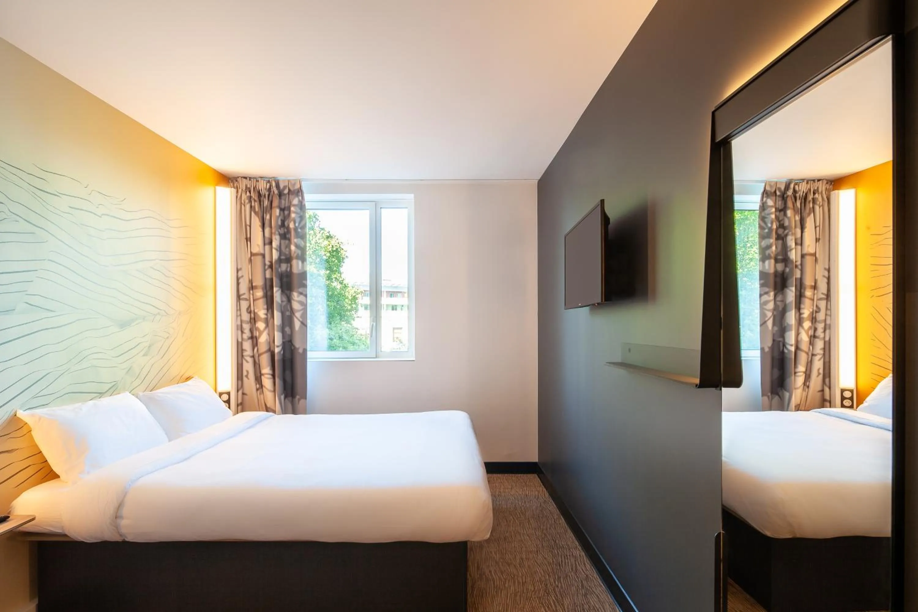 Bedroom, Bed in B&B HOTEL Saint-Denis Porte de Paris