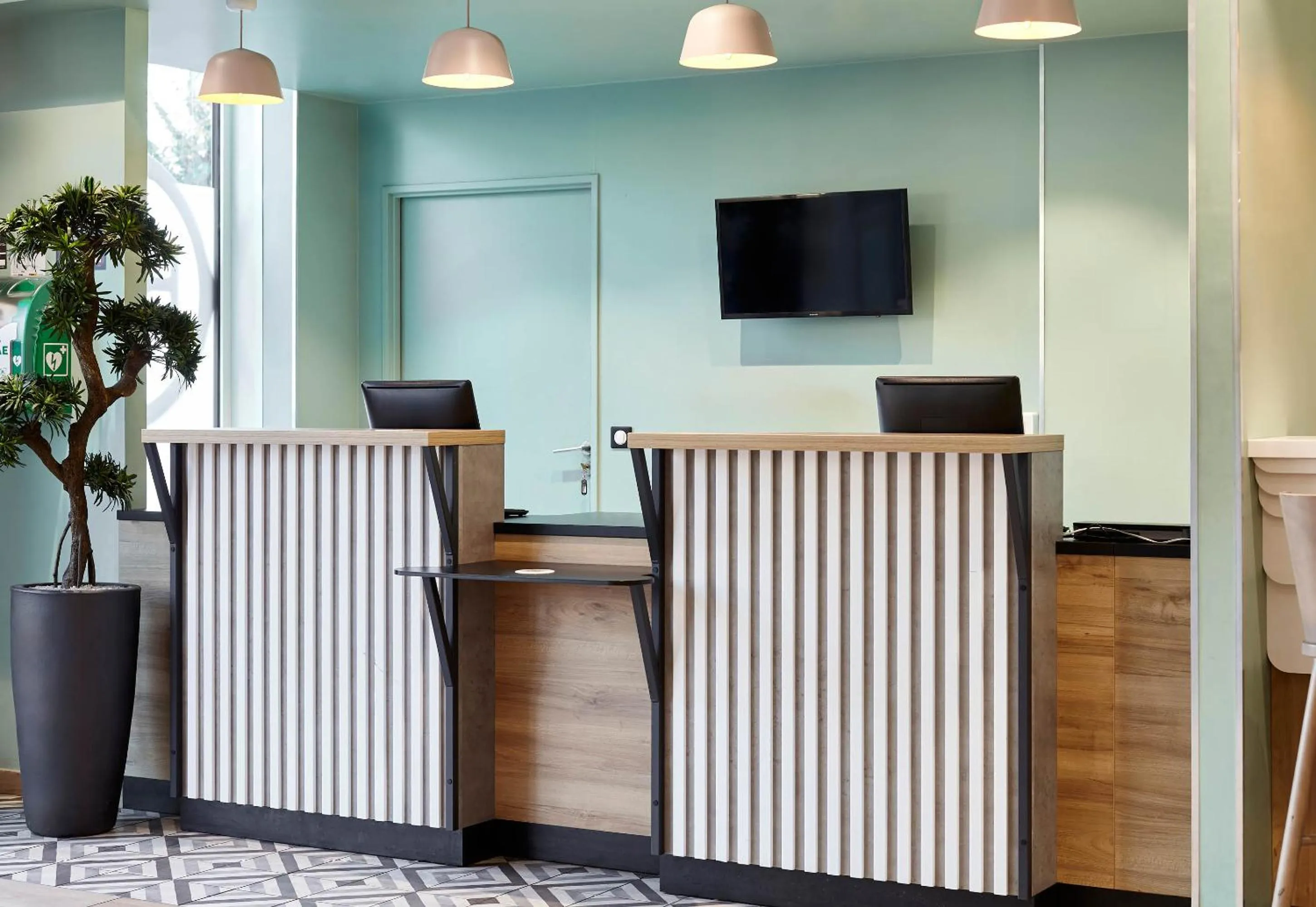 Lobby or reception in B&B HOTEL Saint-Denis Porte de Paris