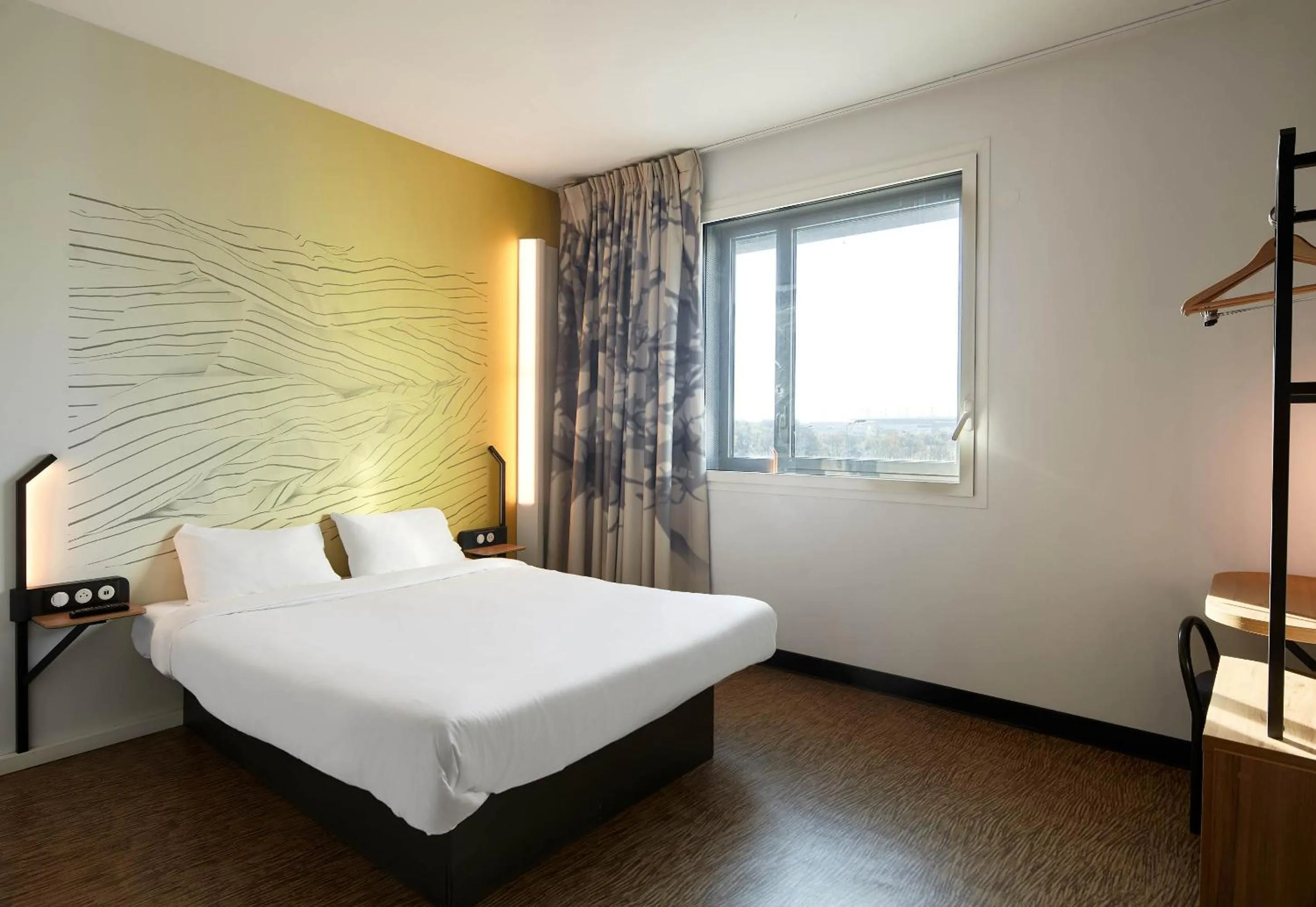 Bedroom, Bed in B&B HOTEL Saint-Denis Porte de Paris