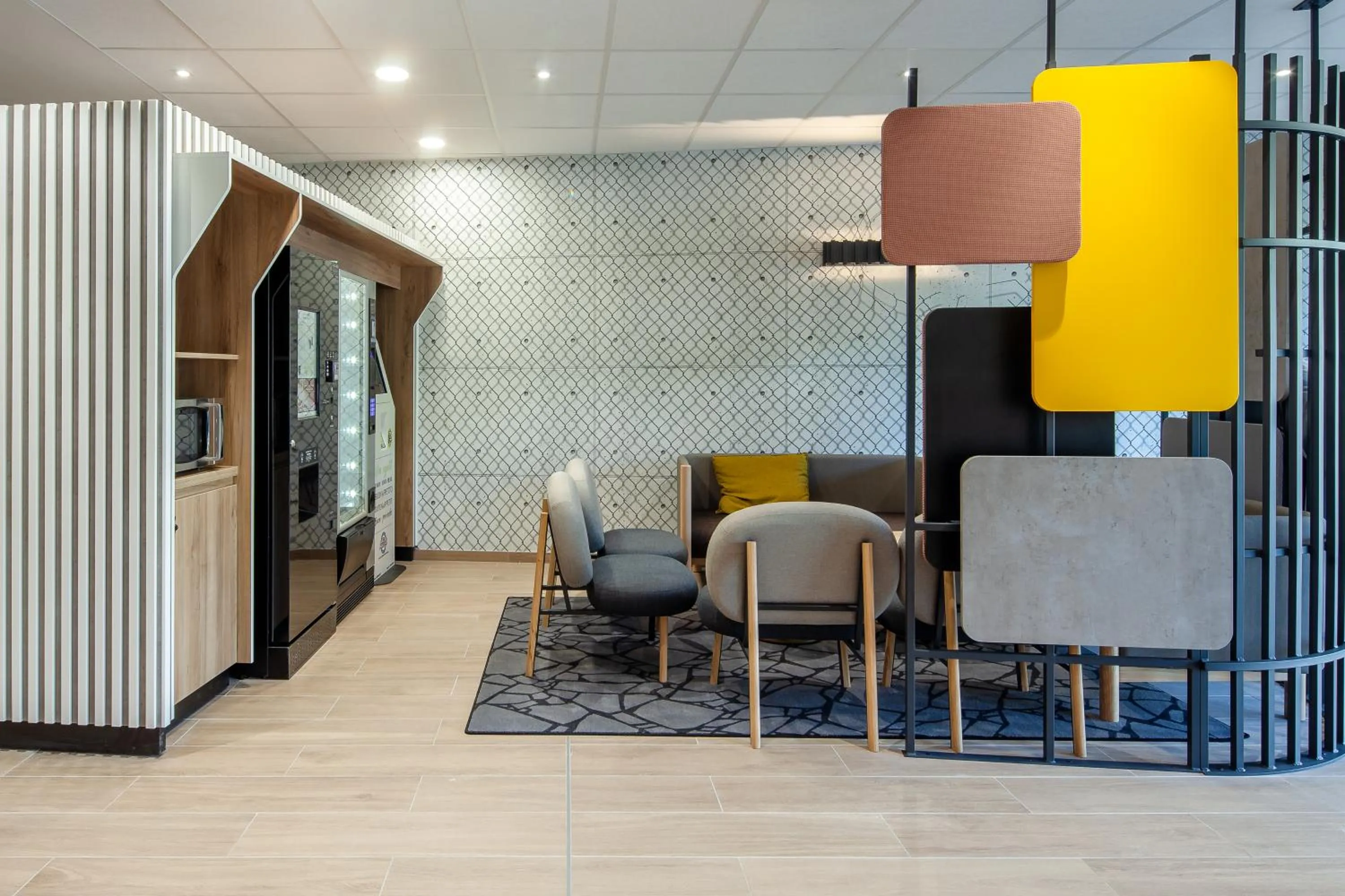 Communal lounge/ TV room in B&B HOTEL Saint-Denis Porte de Paris