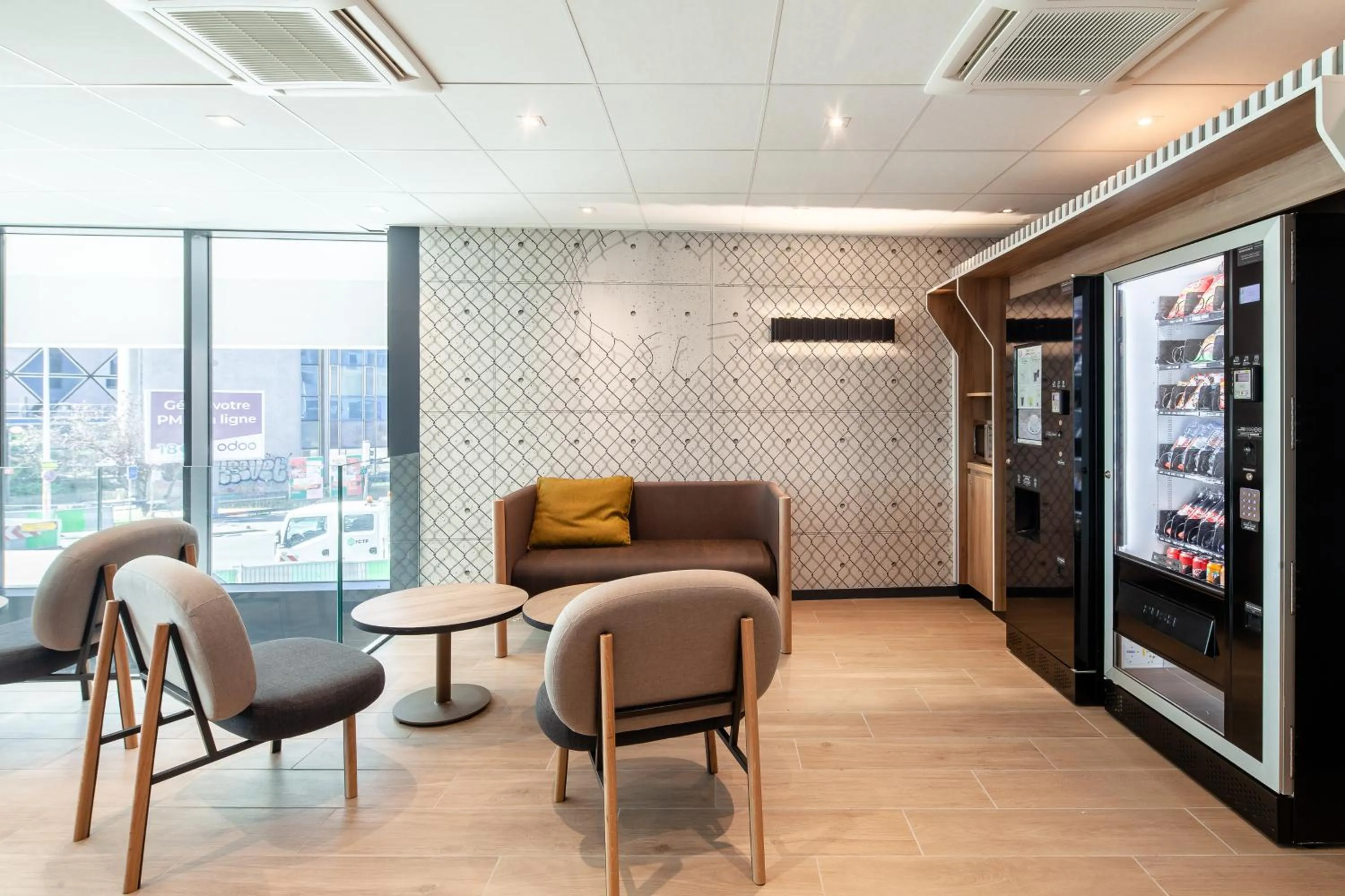 Communal lounge/ TV room in B&B HOTEL Paris Porte de Bagnolet