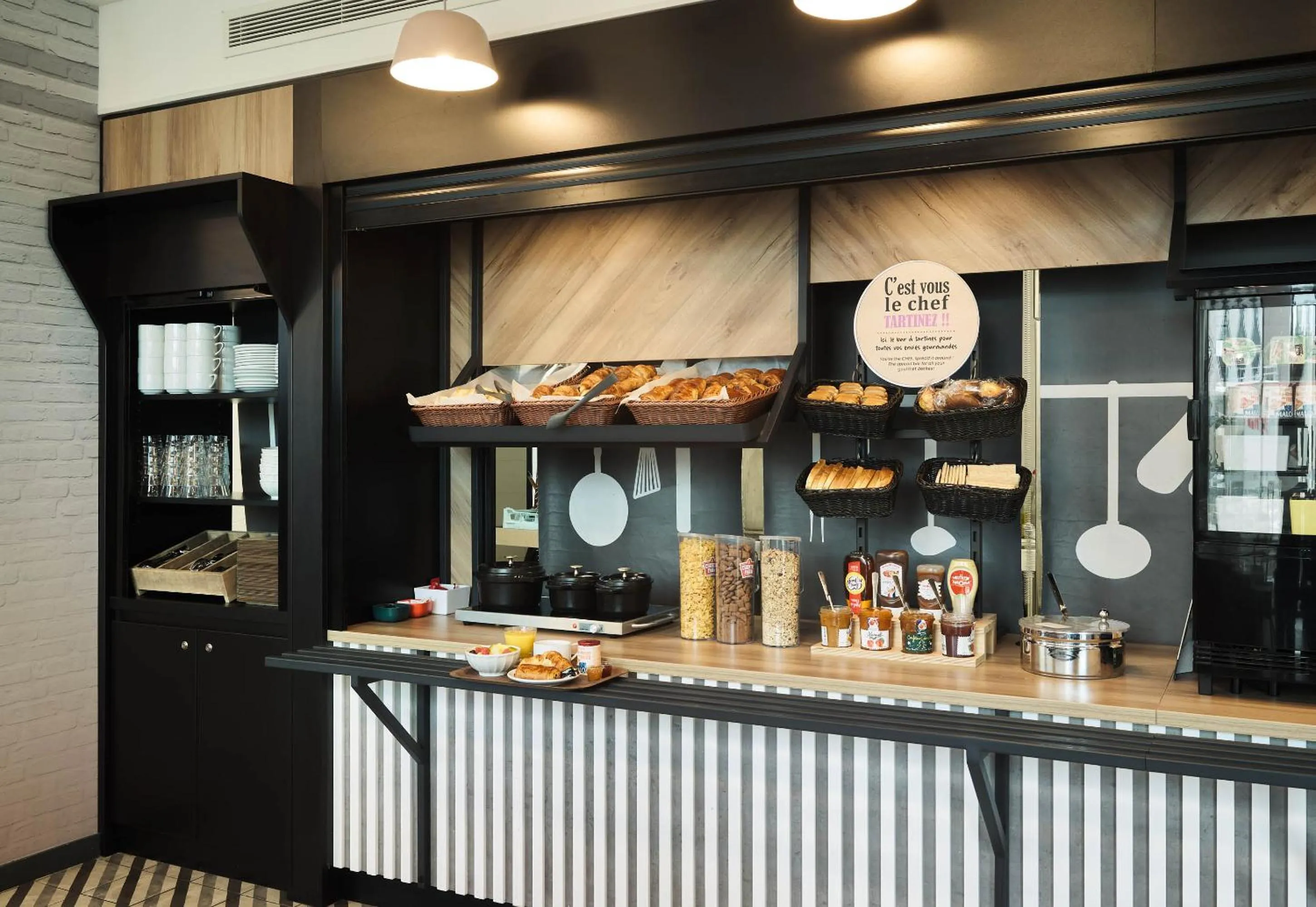 Buffet breakfast in B&B HOTEL Paris Porte de Bagnolet