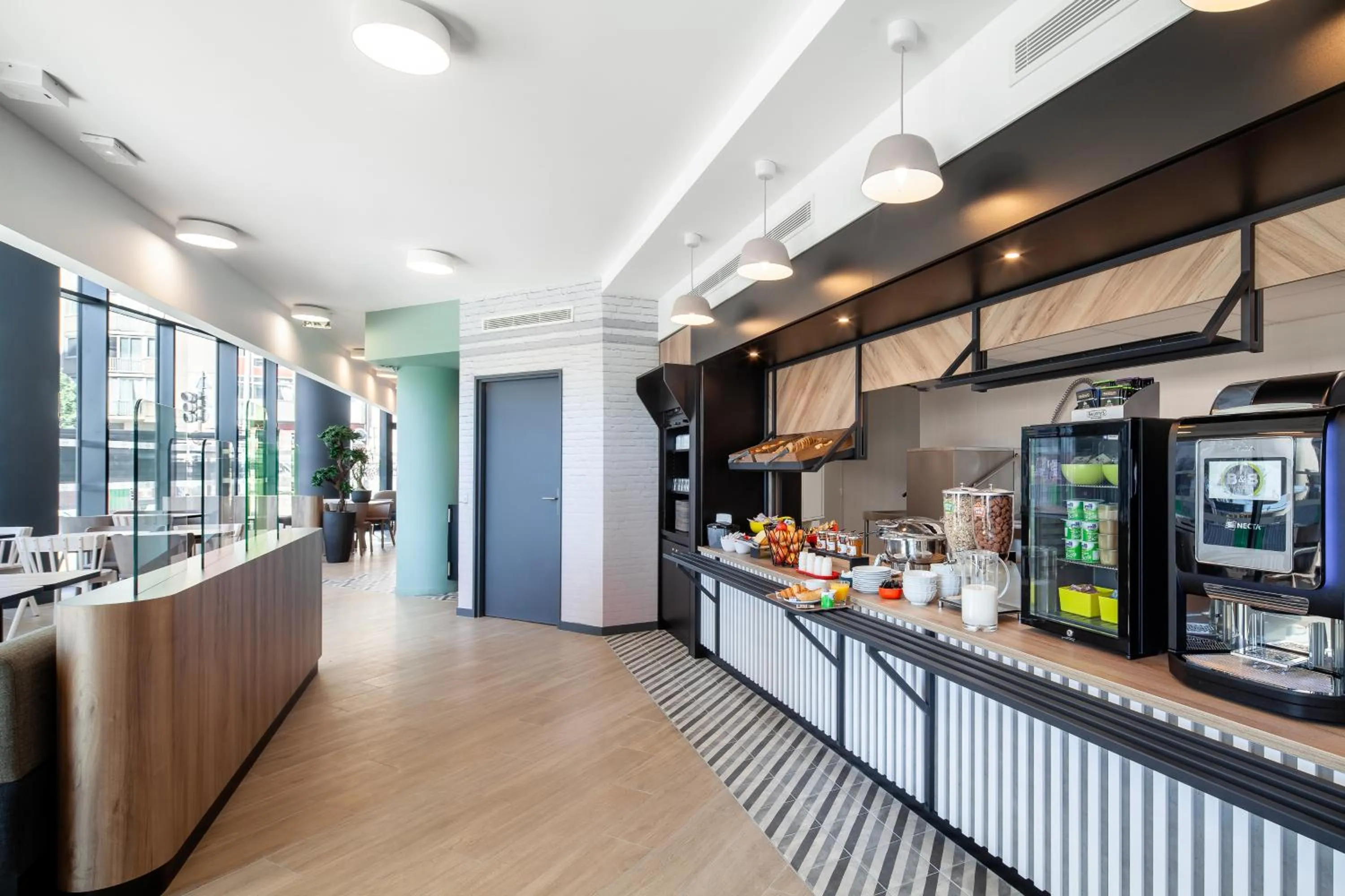 Buffet breakfast in B&B HOTEL Paris Porte de Bagnolet