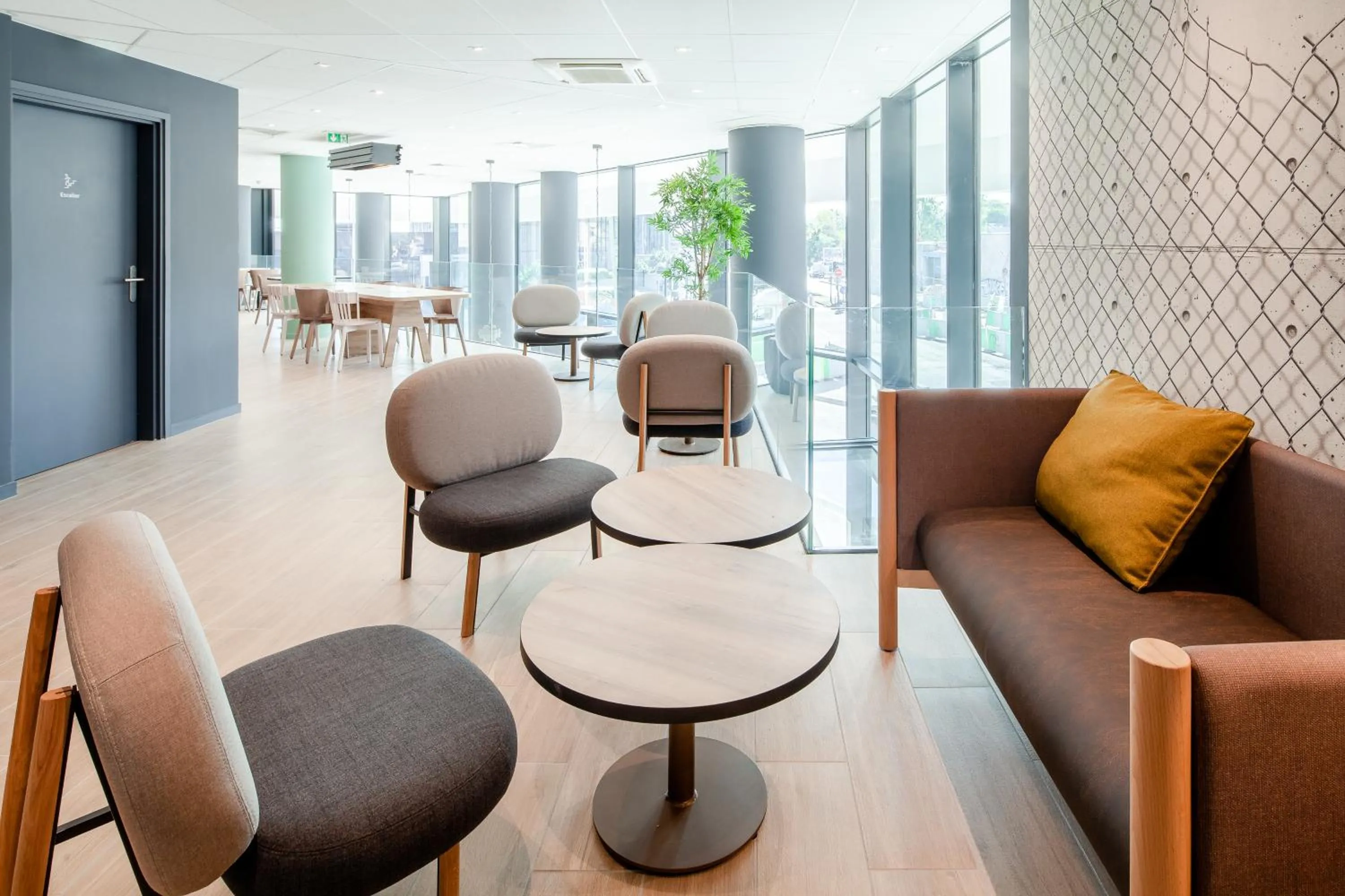 Communal lounge/ TV room in B&B HOTEL Paris Porte de Bagnolet