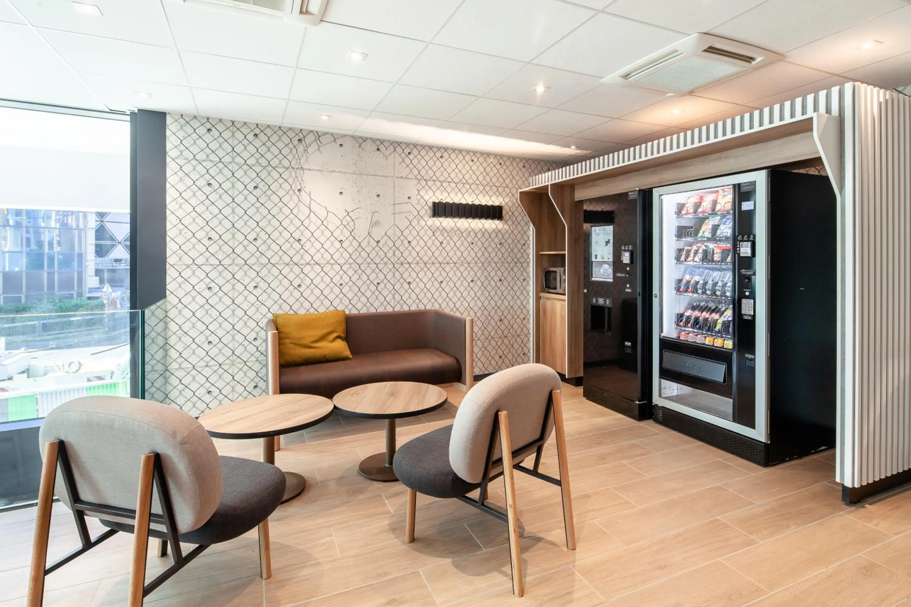 Communal lounge/ TV room in B&B HOTEL Paris Porte de Bagnolet