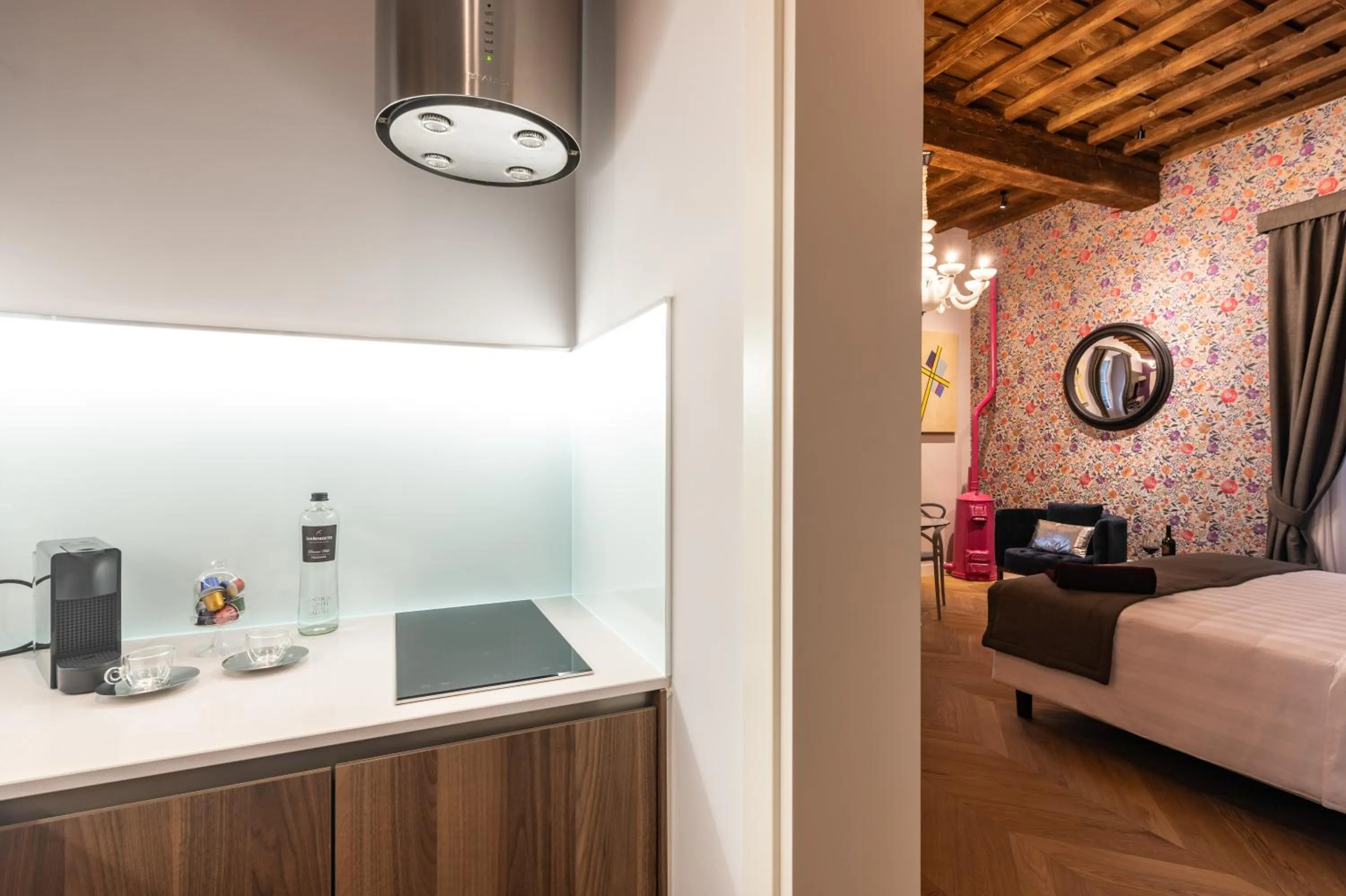 Kitchen or kitchenette, Bed in Kairos by Florence Art Apartments