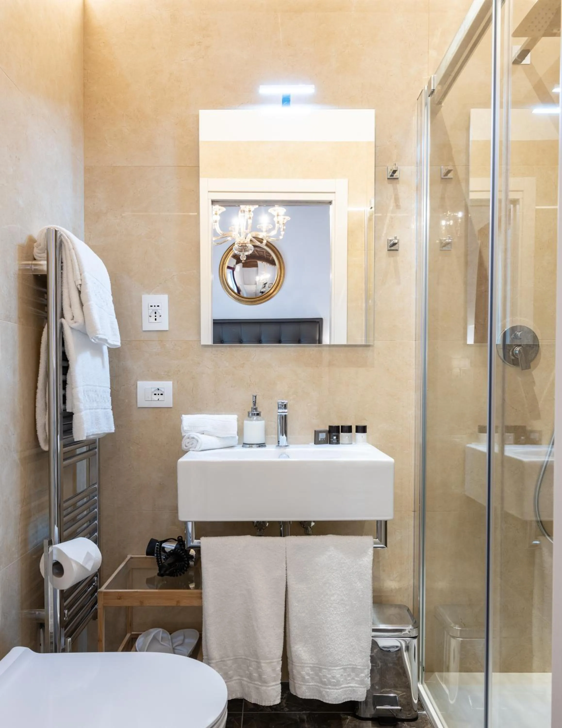 Bathroom in Kairos by Florence Art Apartments