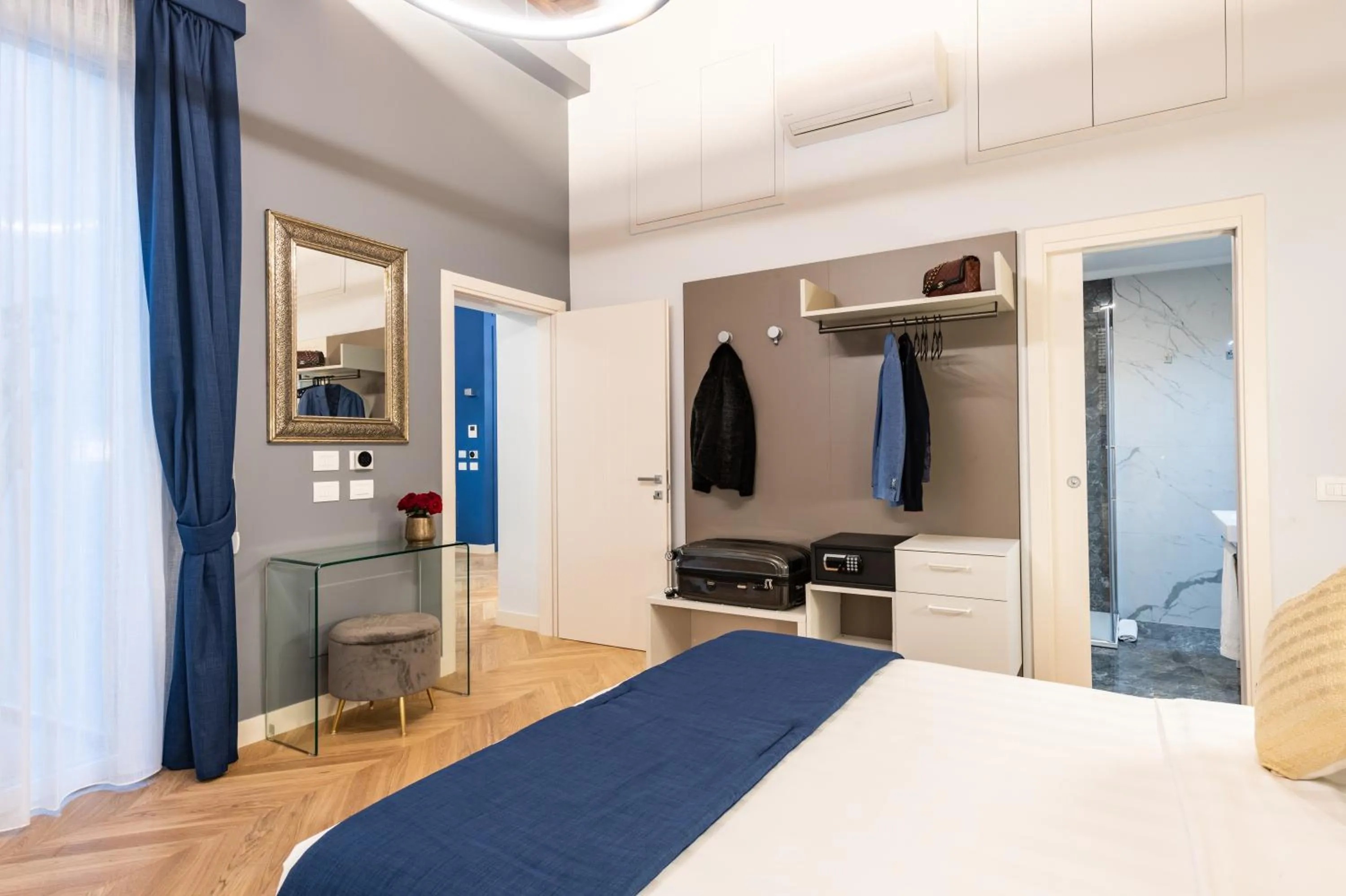 Photo of the whole room, Bed in Kairos by Florence Art Apartments