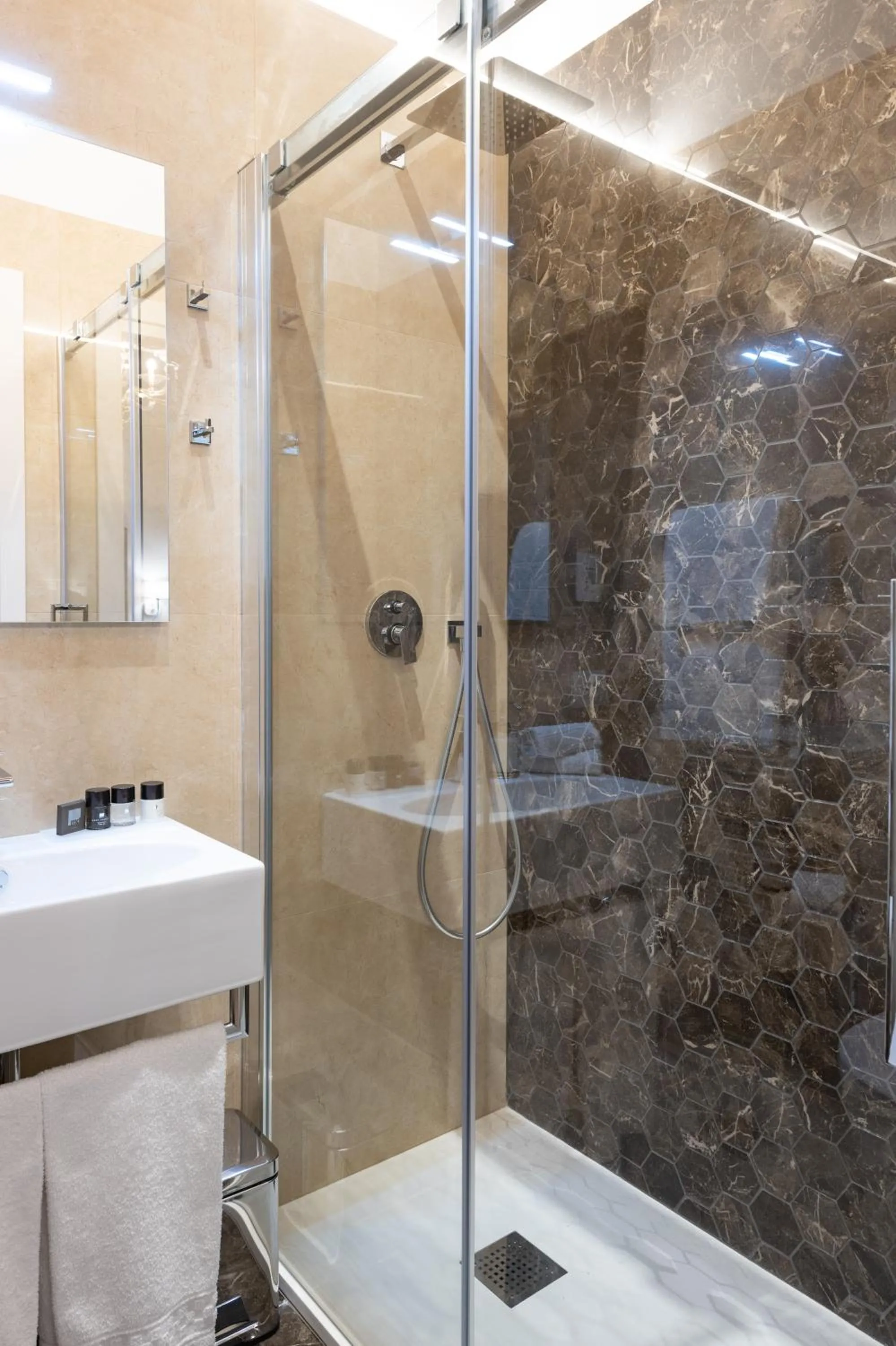 Bathroom in Kairos by Florence Art Apartments