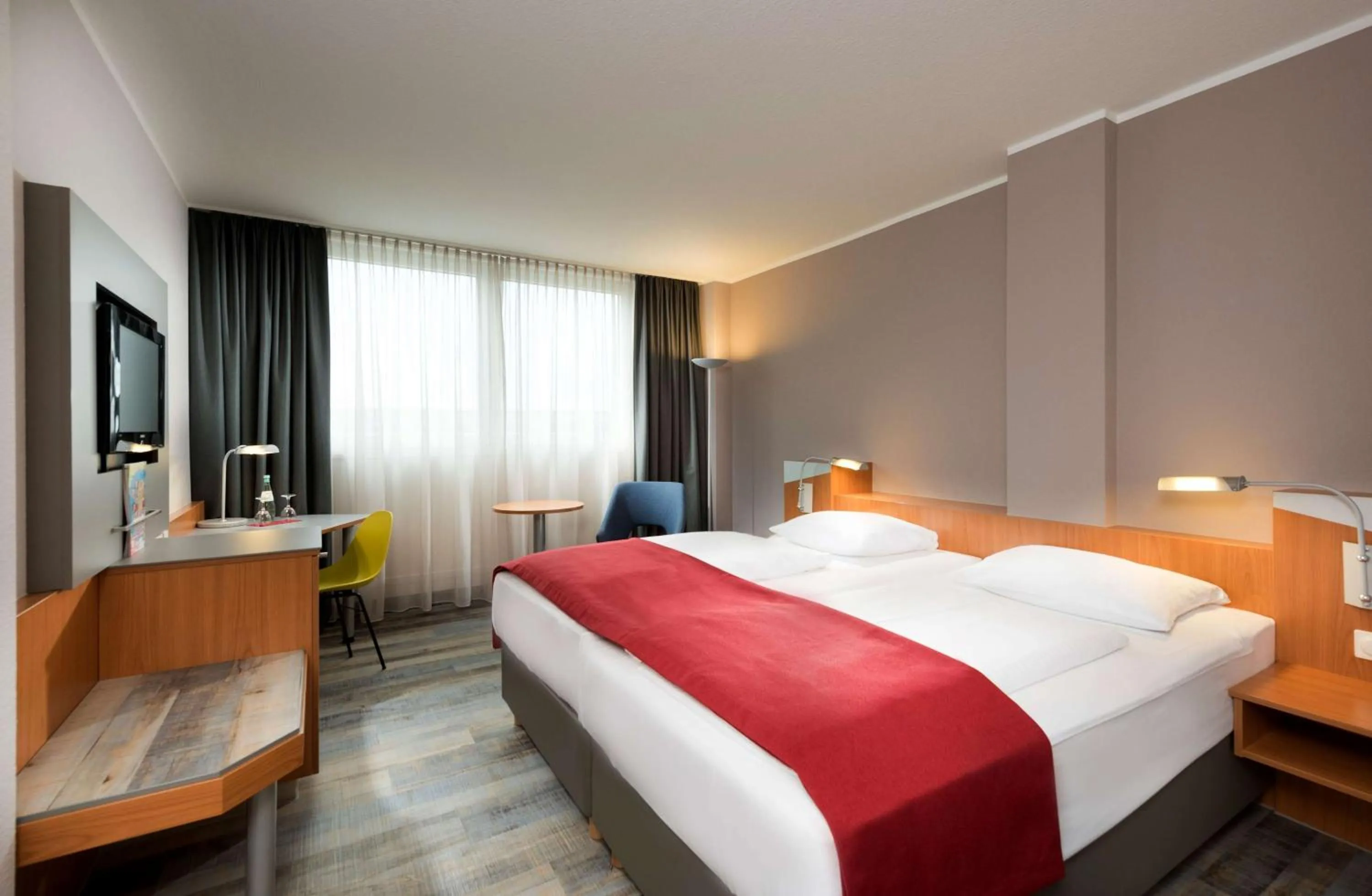 On site, Bed in Ramada by Wyndham Hannover Messe