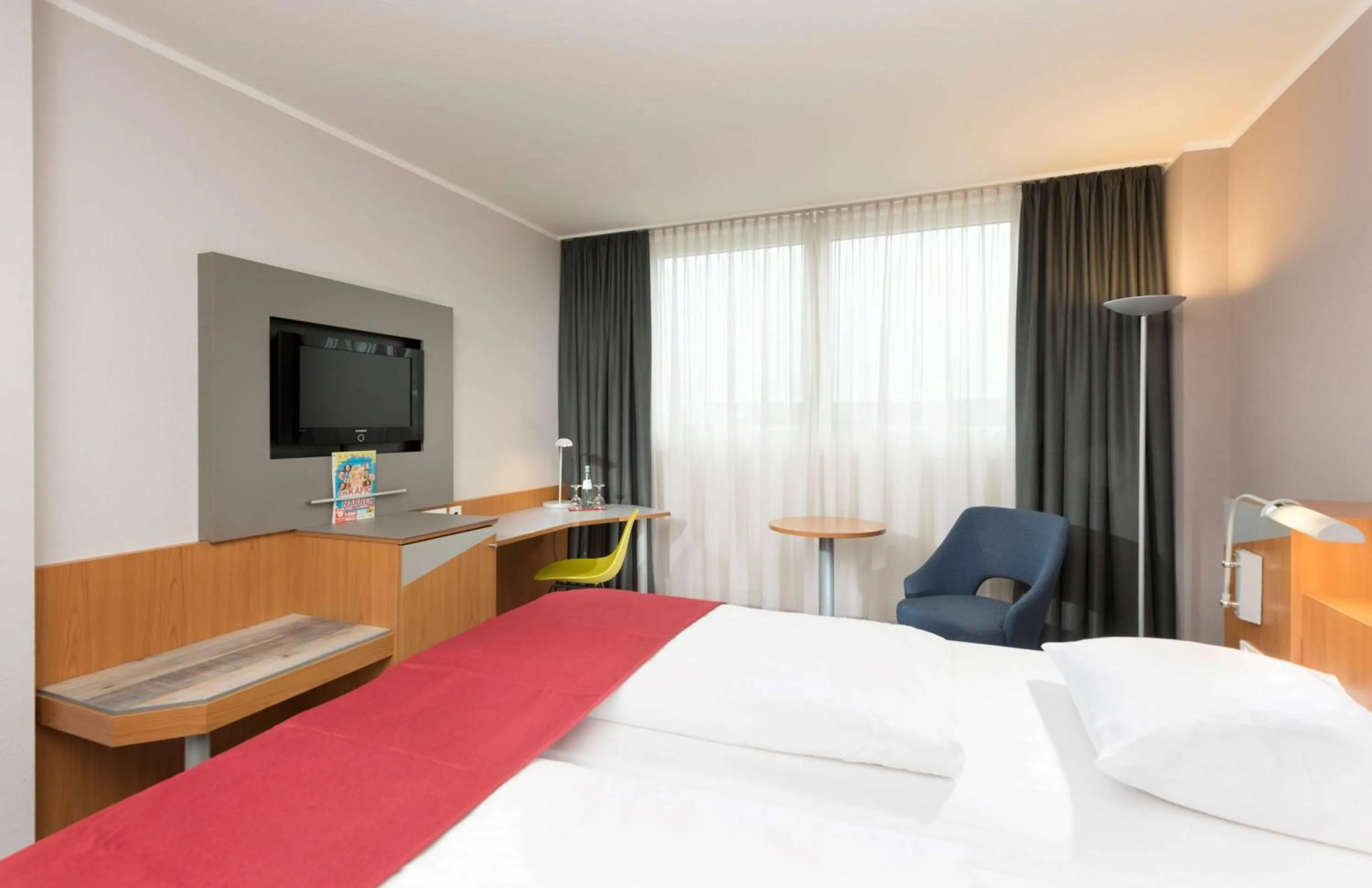 Photo of the whole room, Bed in Ramada by Wyndham Hannover Messe