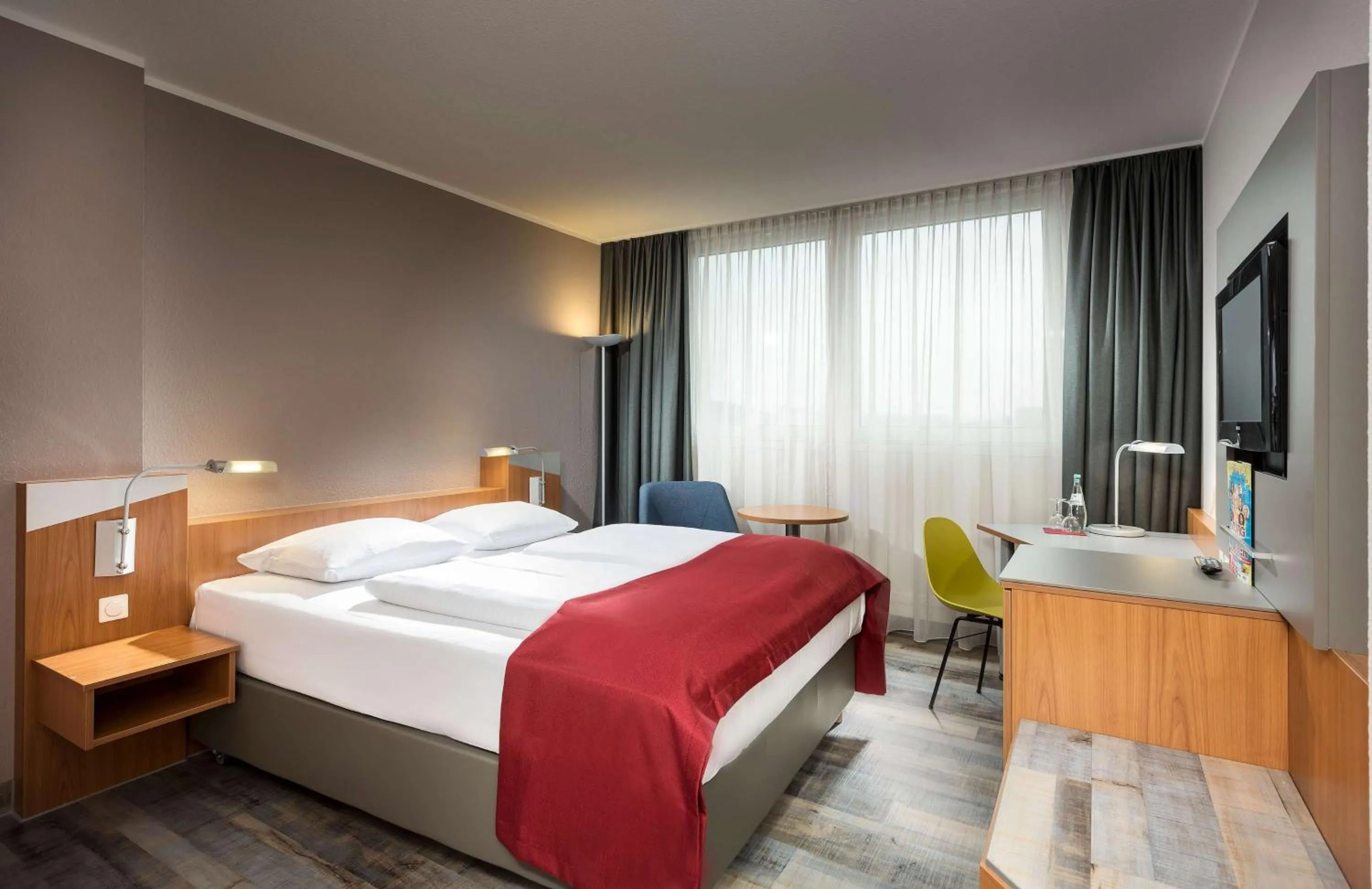 Photo of the whole room, Bed in Ramada by Wyndham Hannover Messe