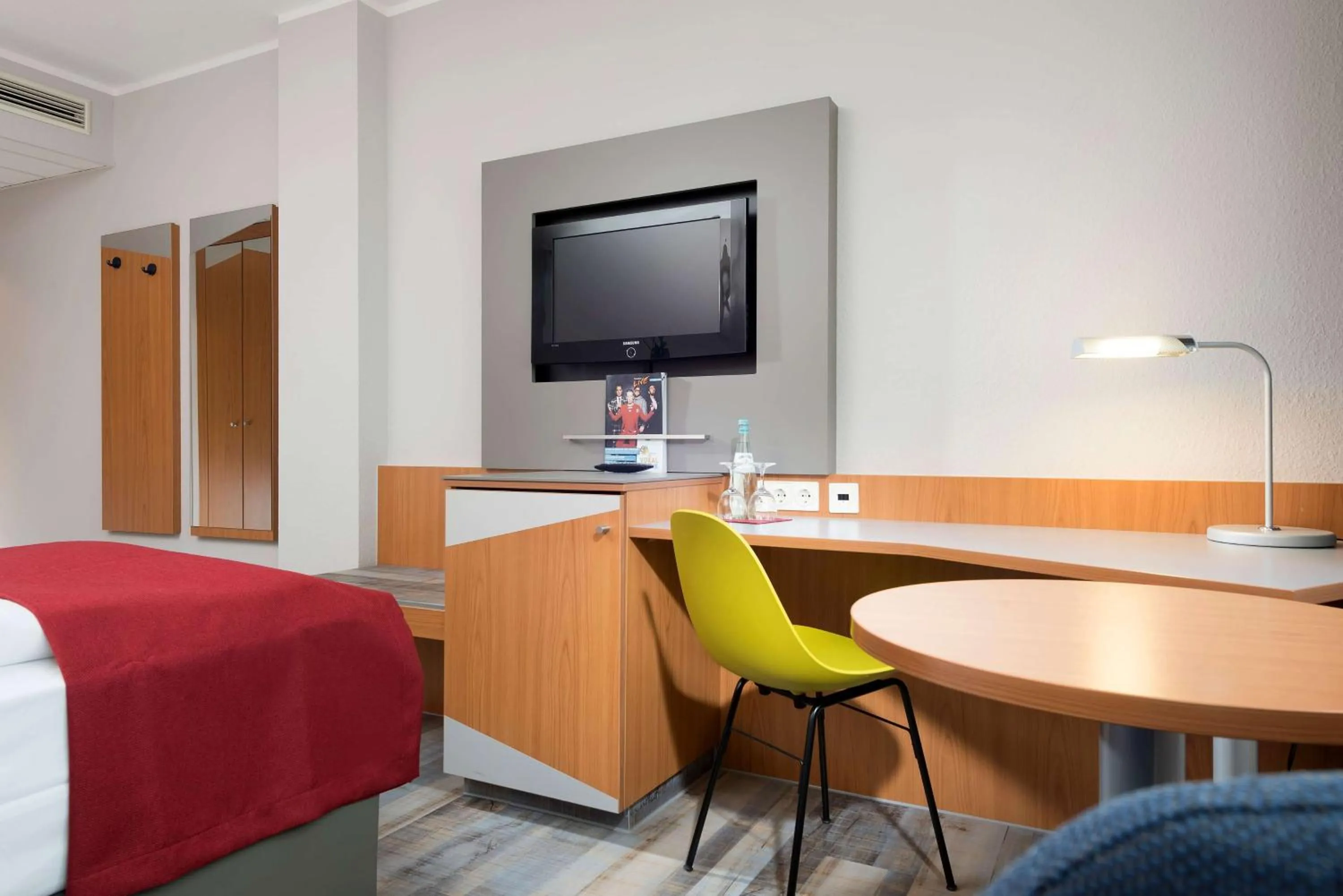 Photo of the whole room in Ramada by Wyndham Hannover Messe