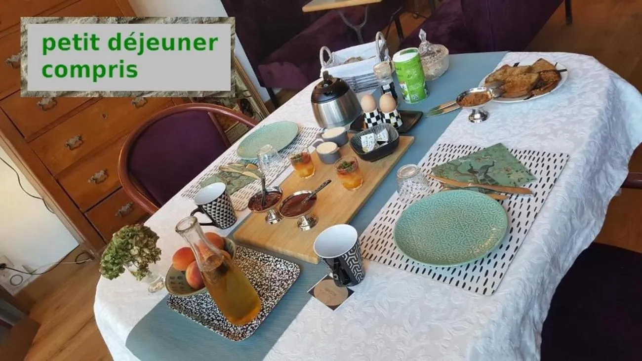 Food and drinks in chambres d'hôtes Le Carillon