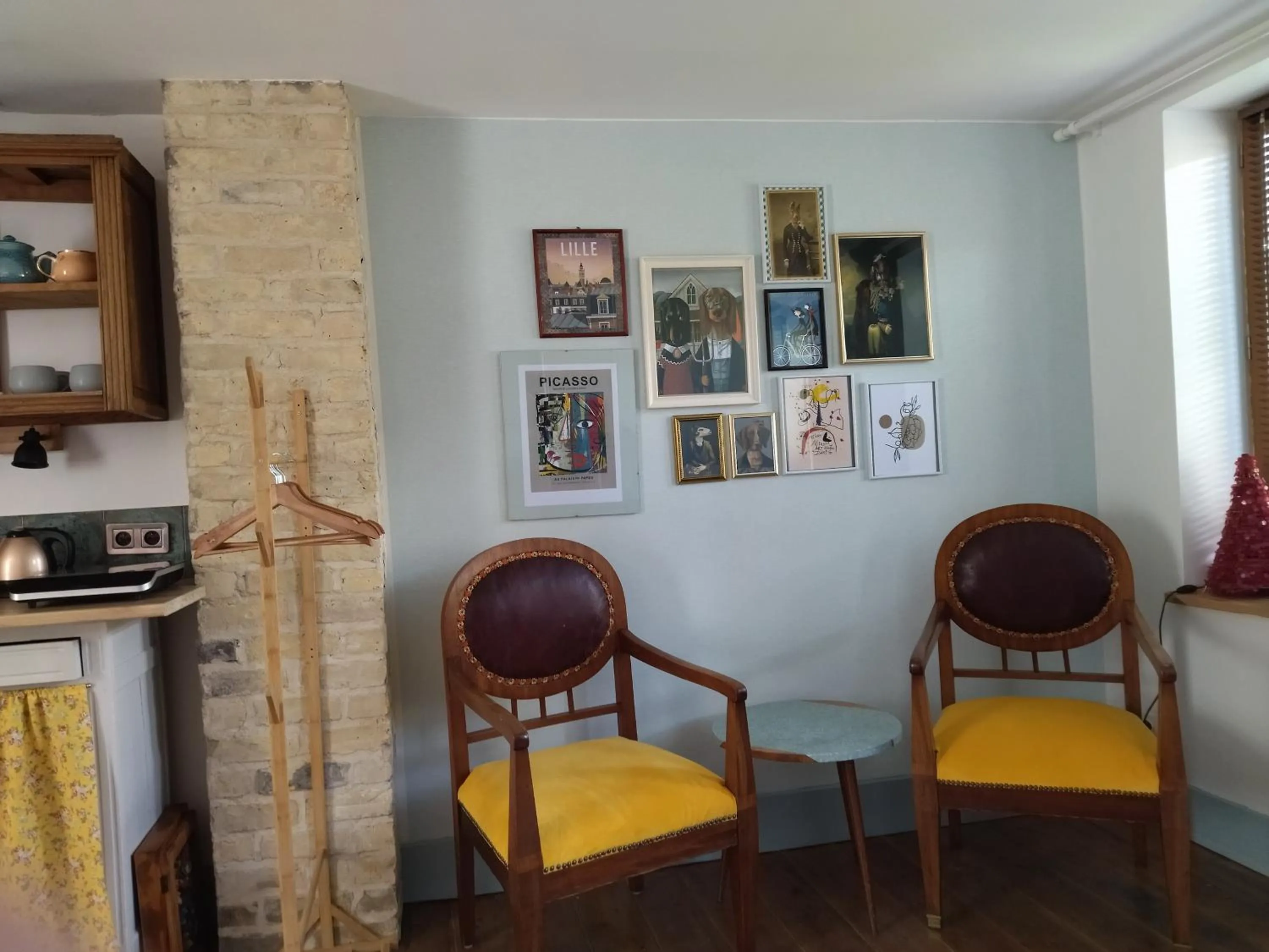 Kitchen or kitchenette in chambres d'hôtes Le Carillon