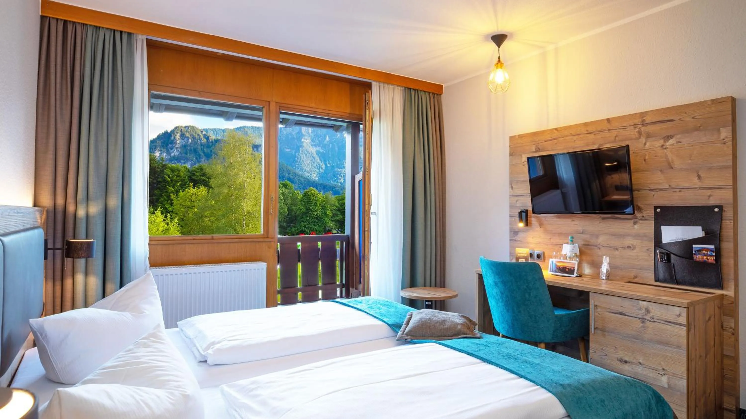 Photo of the whole room, Bed in Das Wiesgauer - Alpenhotel Inzell