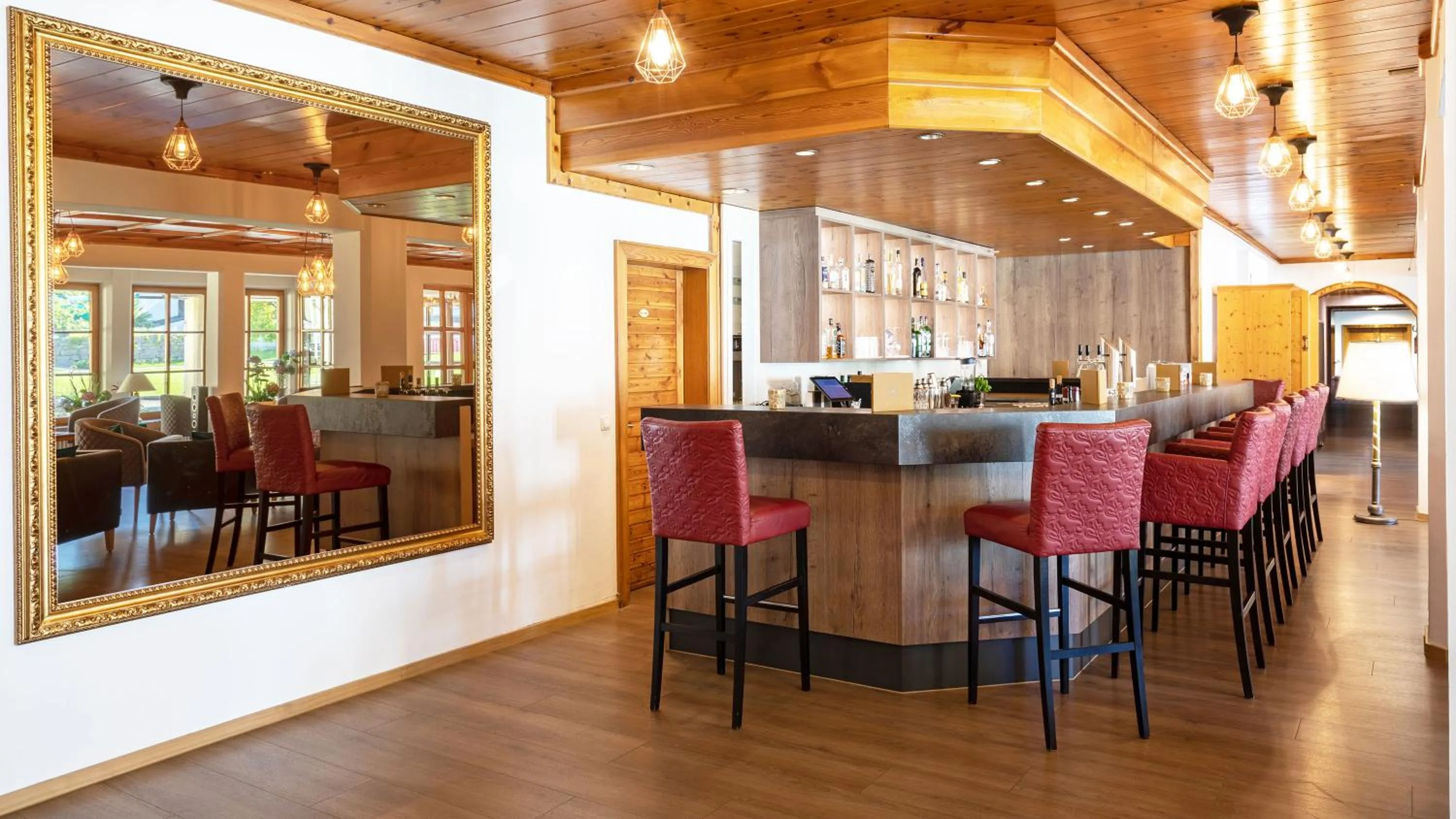 Lounge or bar in Das Wiesgauer - Alpenhotel Inzell