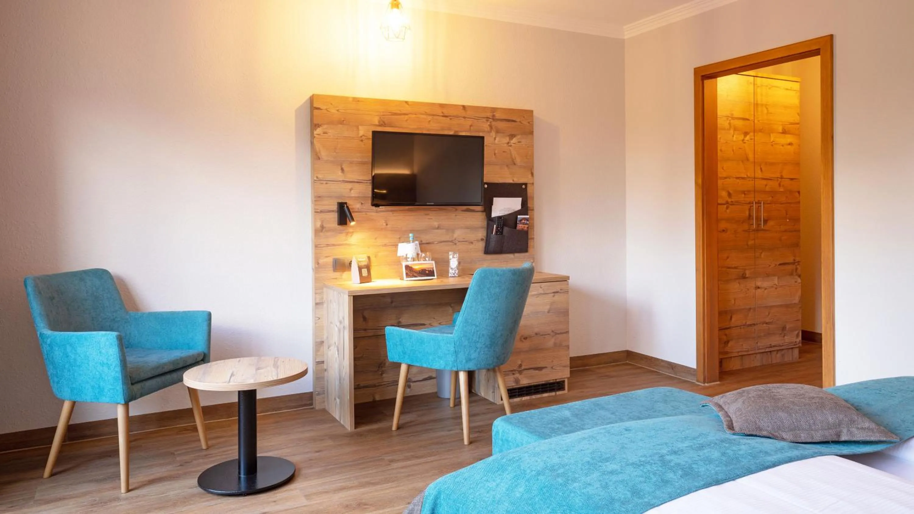 TV and multimedia, Bed in Das Wiesgauer - Alpenhotel Inzell