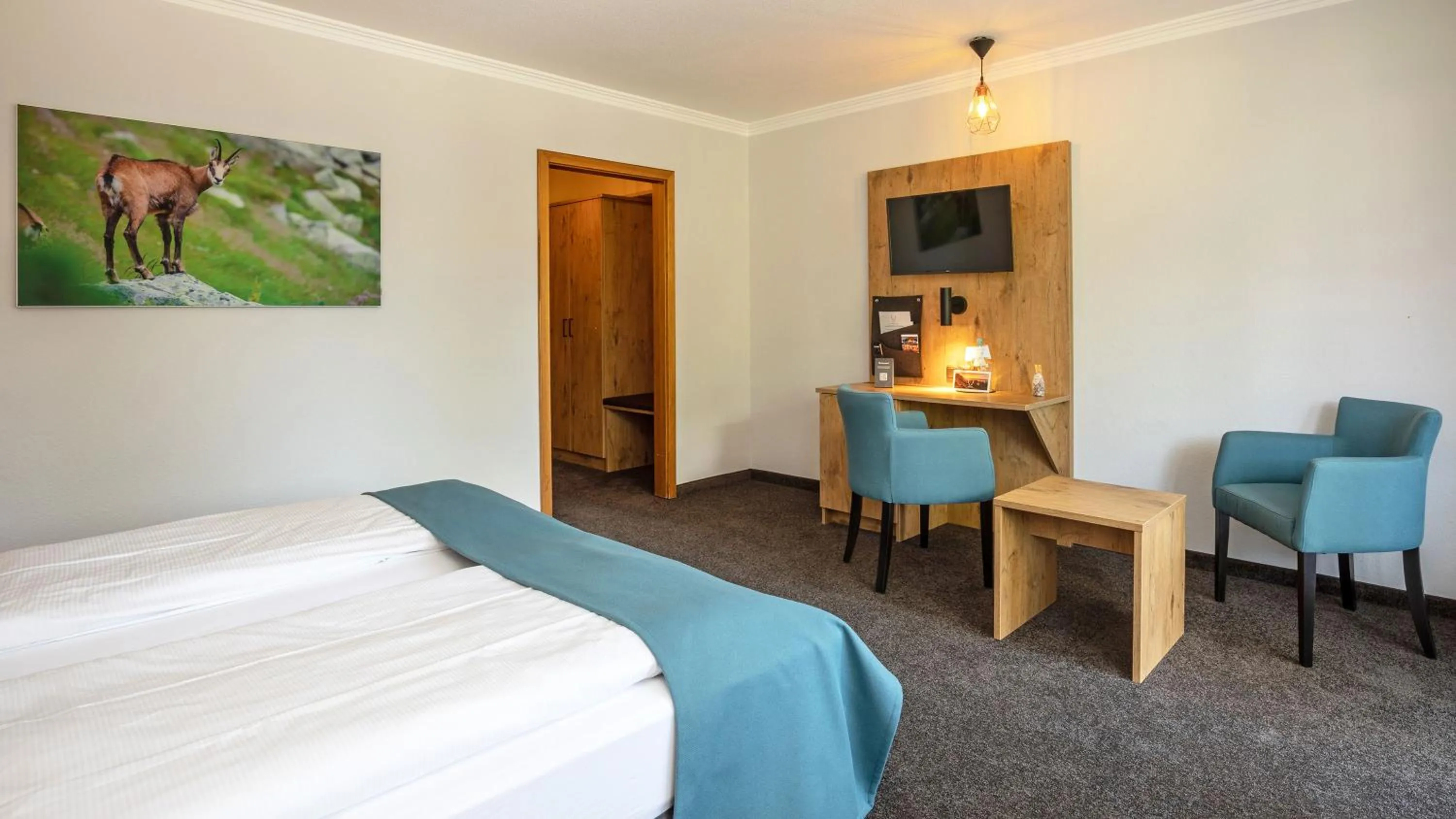 Photo of the whole room, Bed in Das Wiesgauer - Alpenhotel Inzell