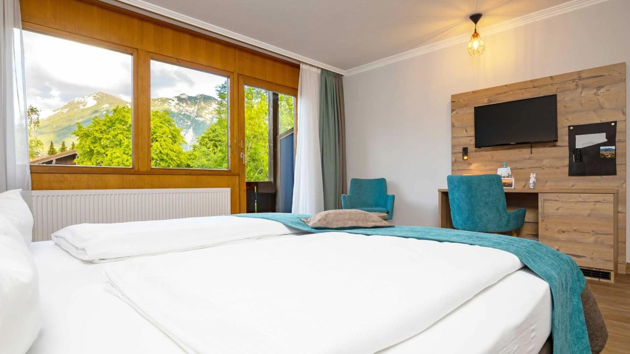 Photo of the whole room, Bed in Das Wiesgauer - Alpenhotel Inzell