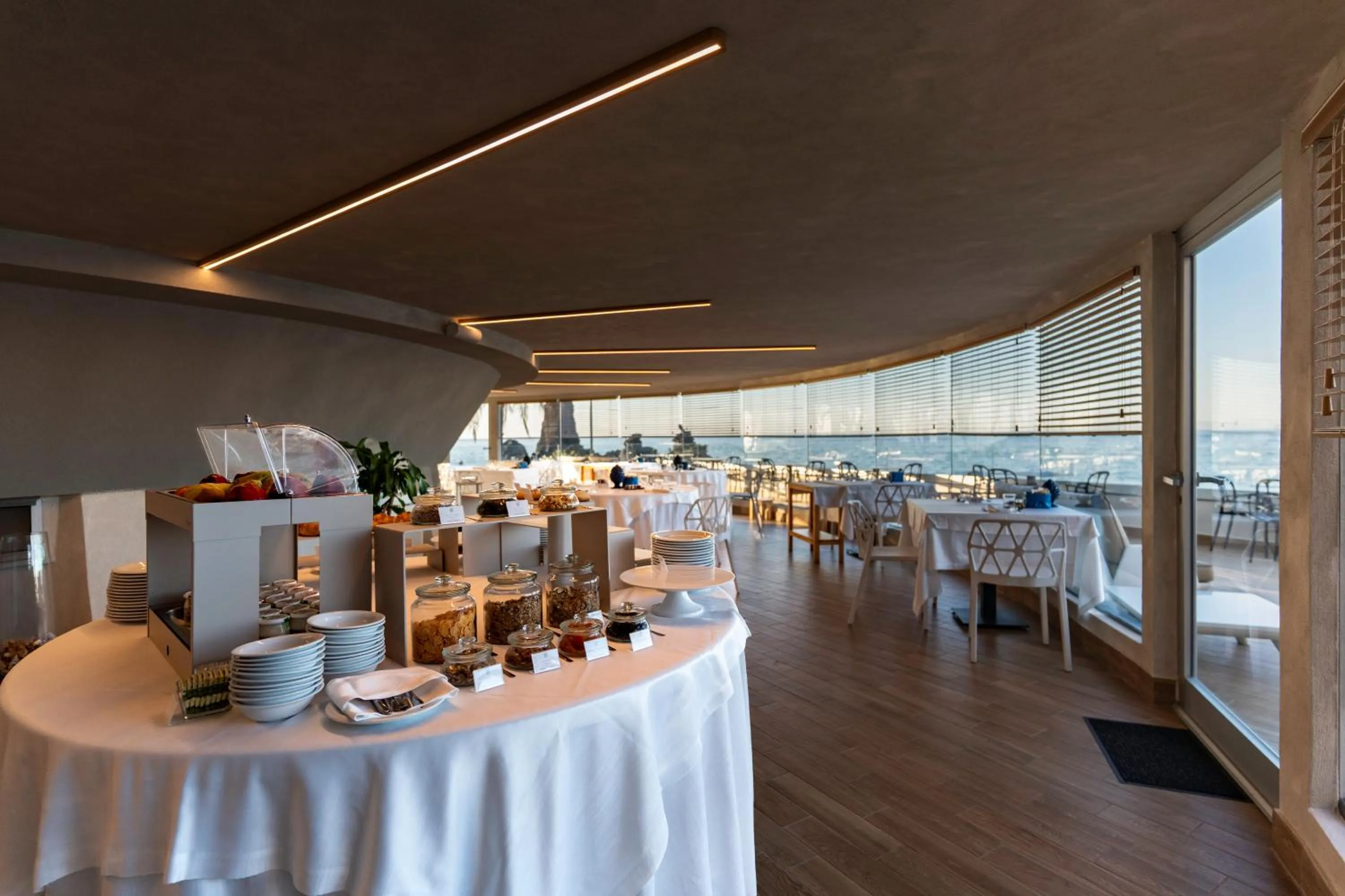 Breakfast in Grand Hotel Faraglioni