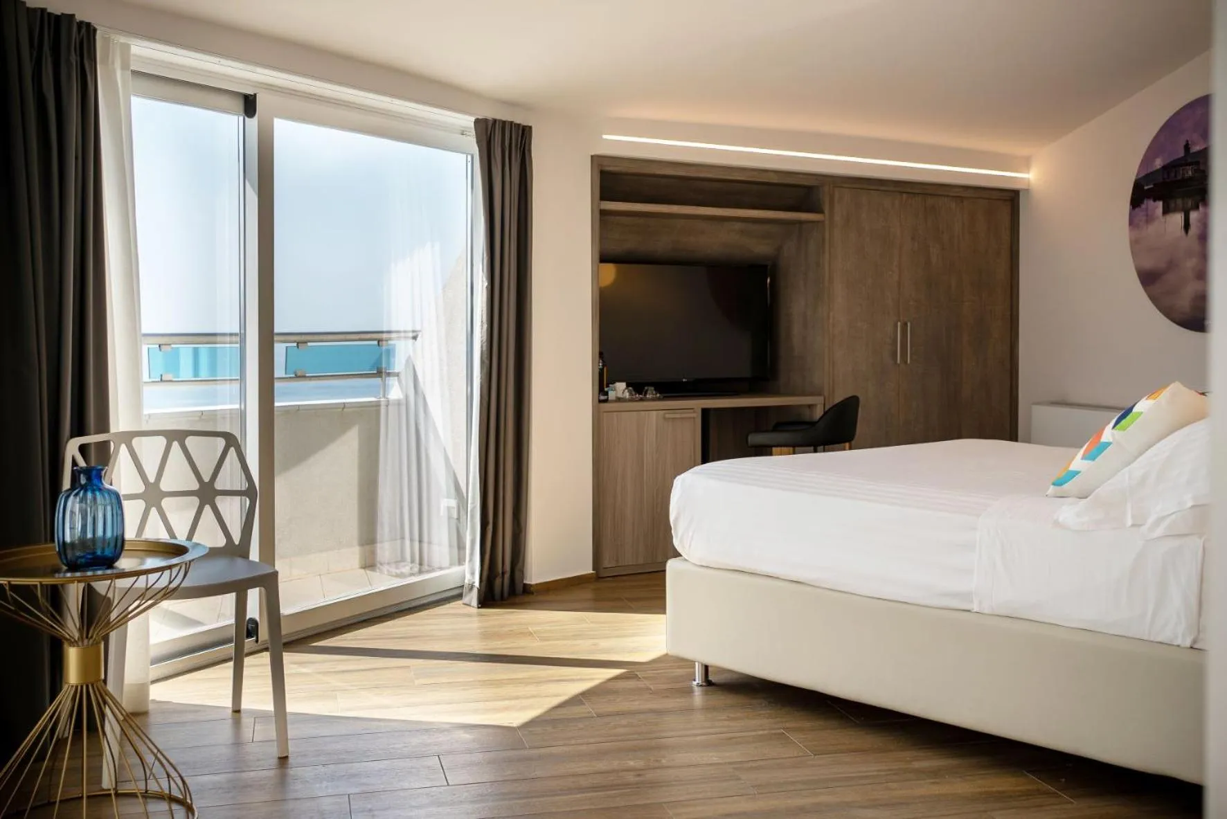 Photo of the whole room, Bed in Grand Hotel Faraglioni