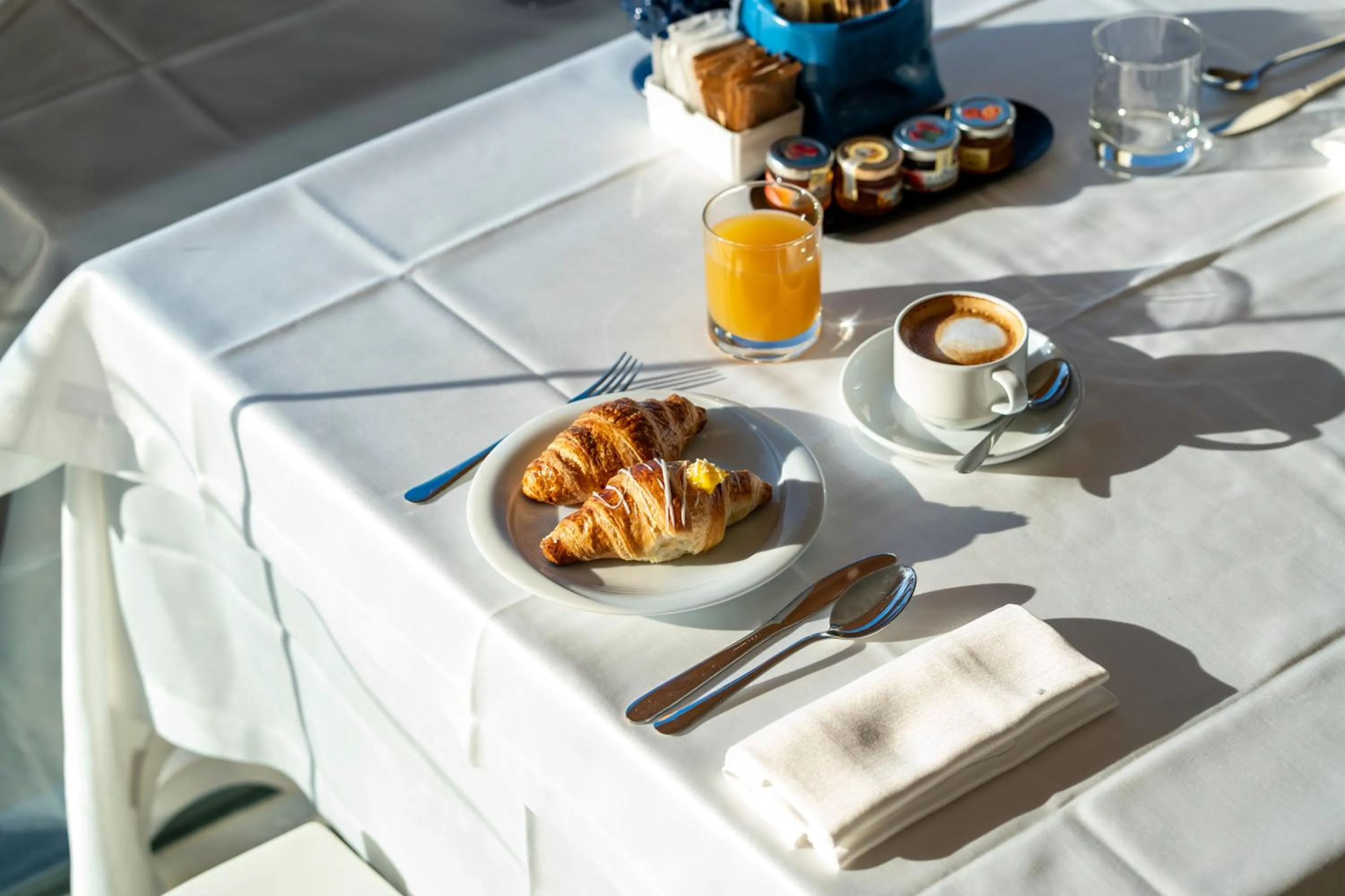 Restaurant/places to eat in Grand Hotel Faraglioni