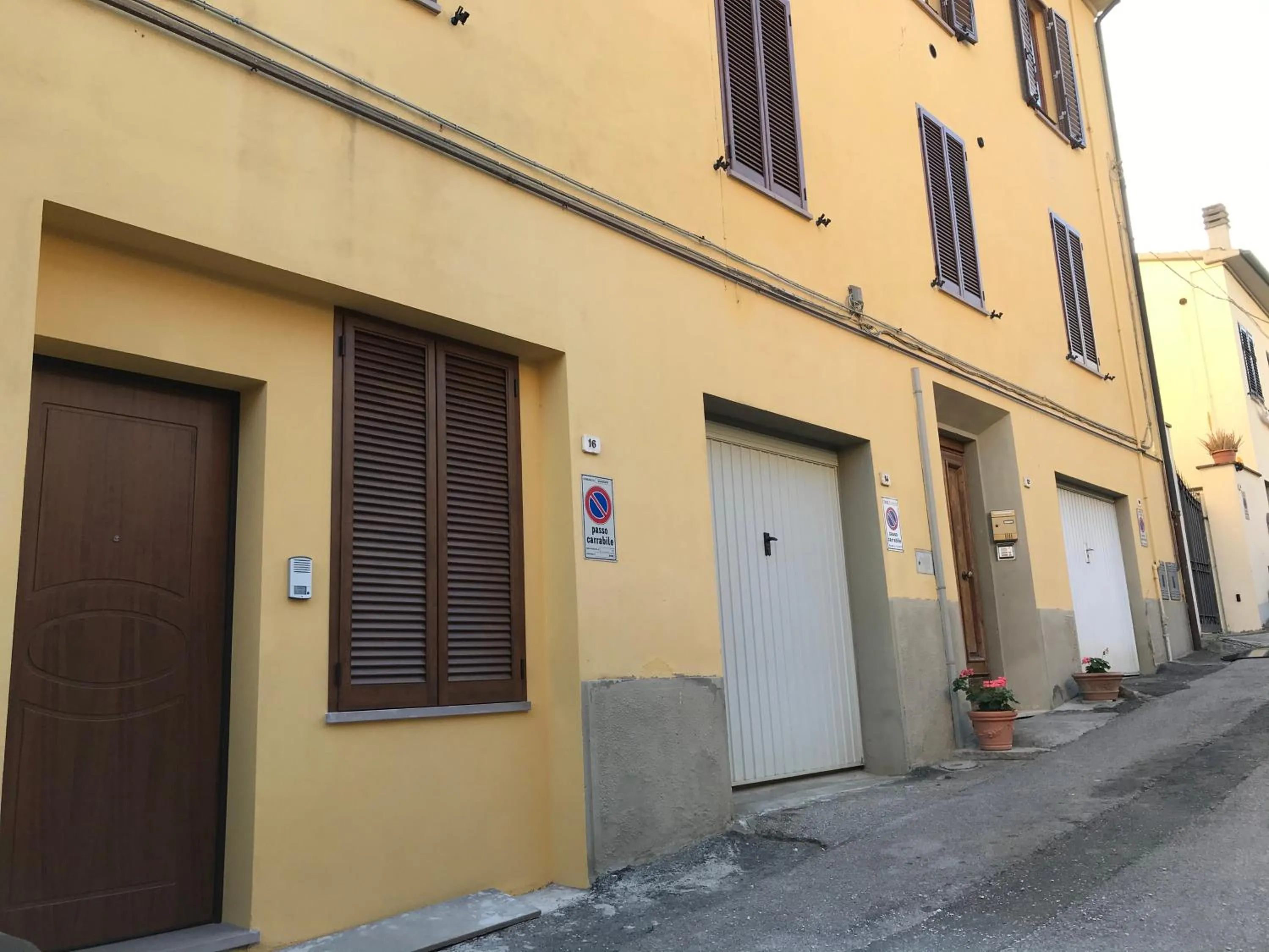 Property building in Il giardino dei limoni