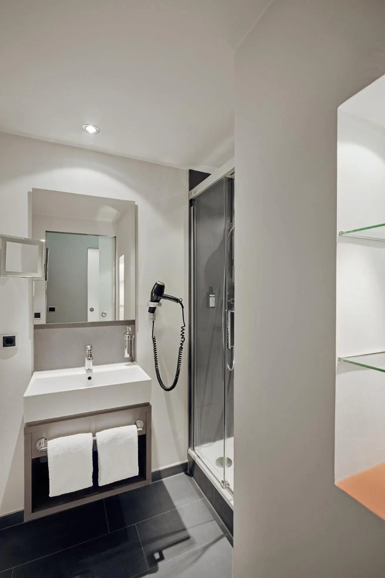 Shower in Hotel St. Annen