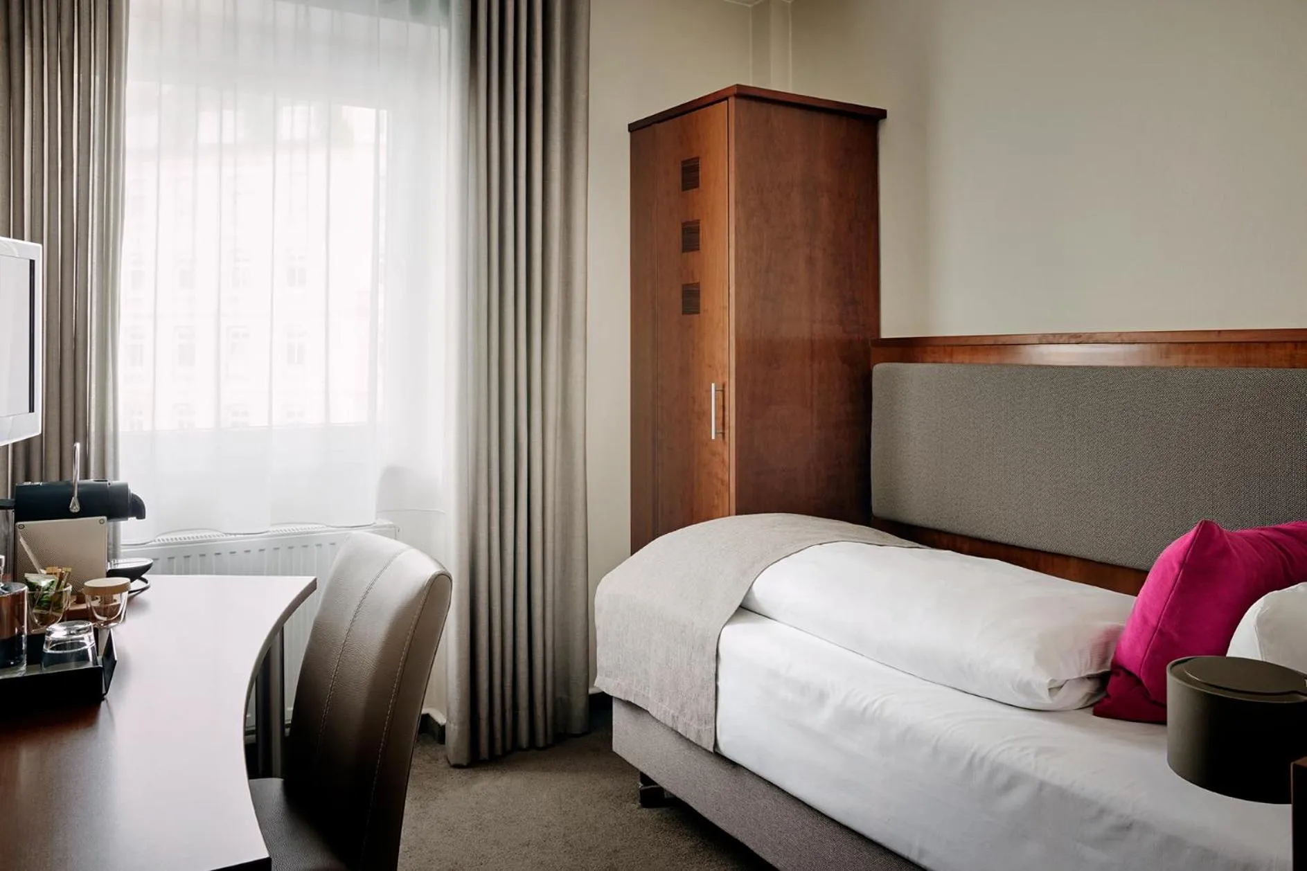 Bed in Hotel St. Annen