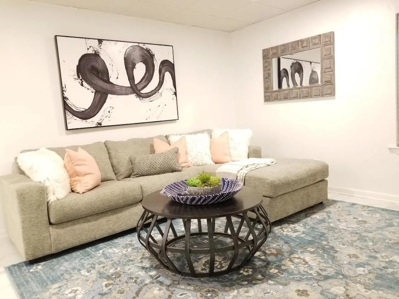 Living room in 7BR- SLEEPS 15! Celebrity Villa! Great Rates!!