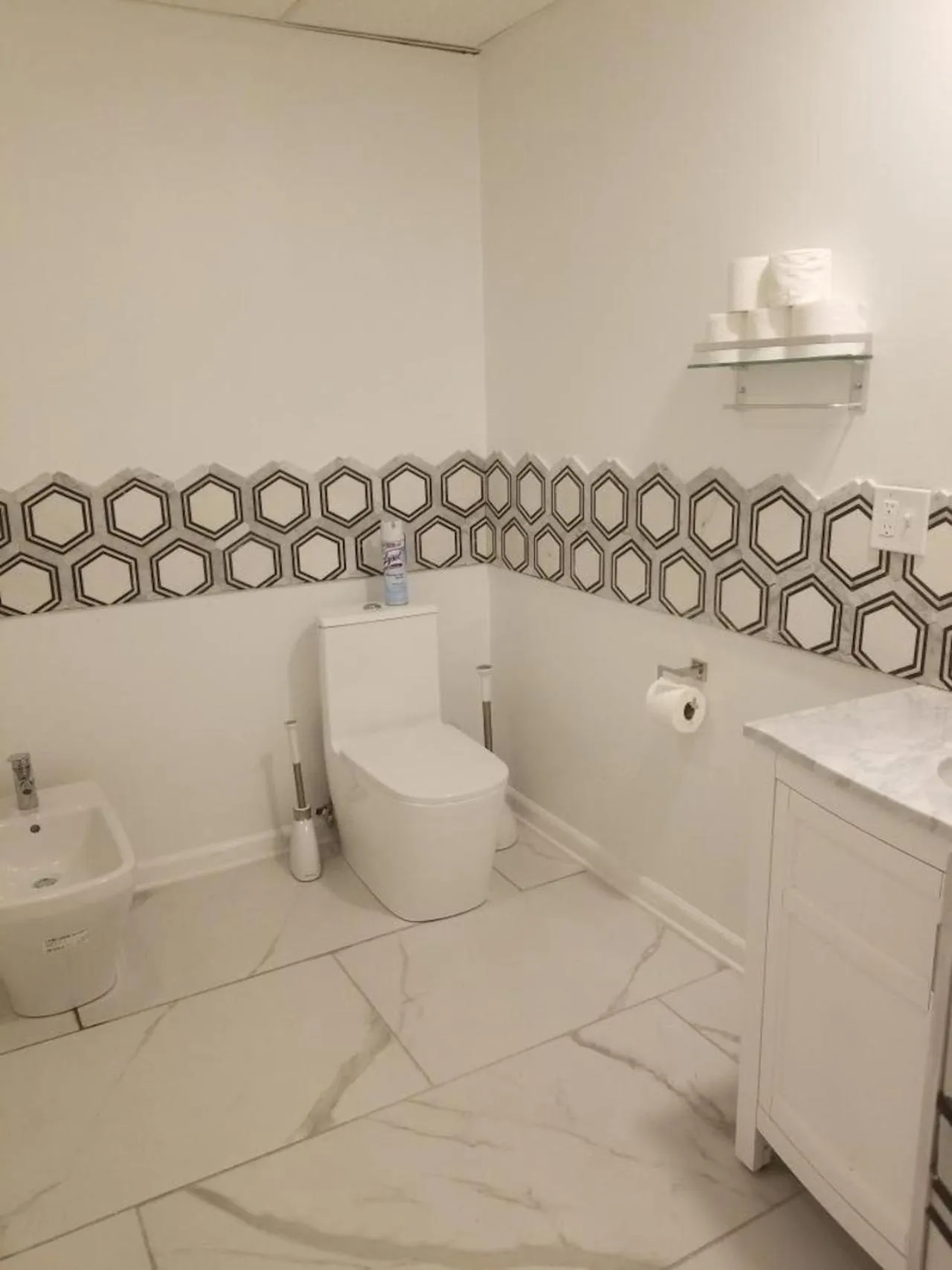 Bathroom in 7BR- SLEEPS 15! Celebrity Villa! Great Rates!!