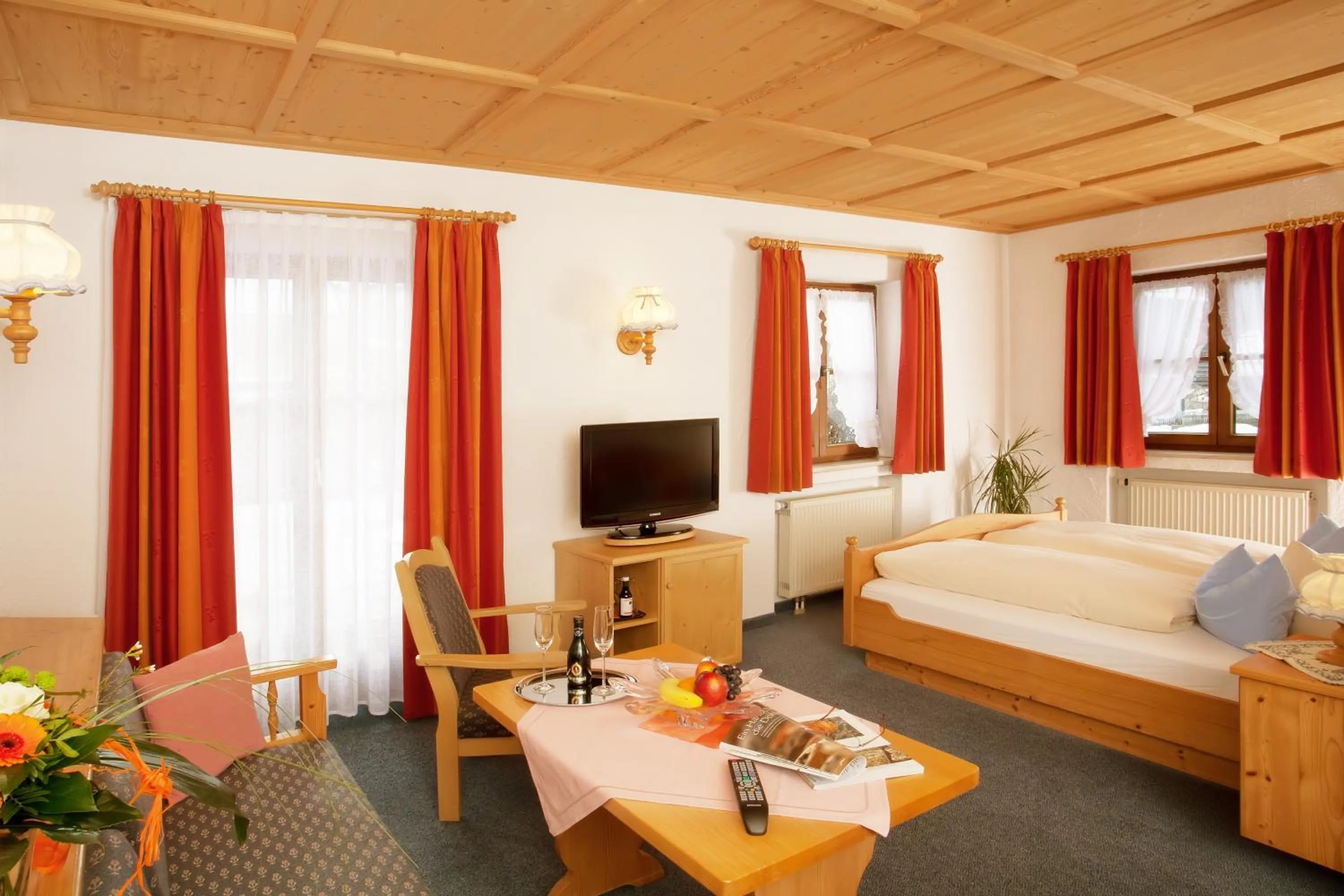 Photo of the whole room, Bed in Hotel Landhaus Feldmeier ***S