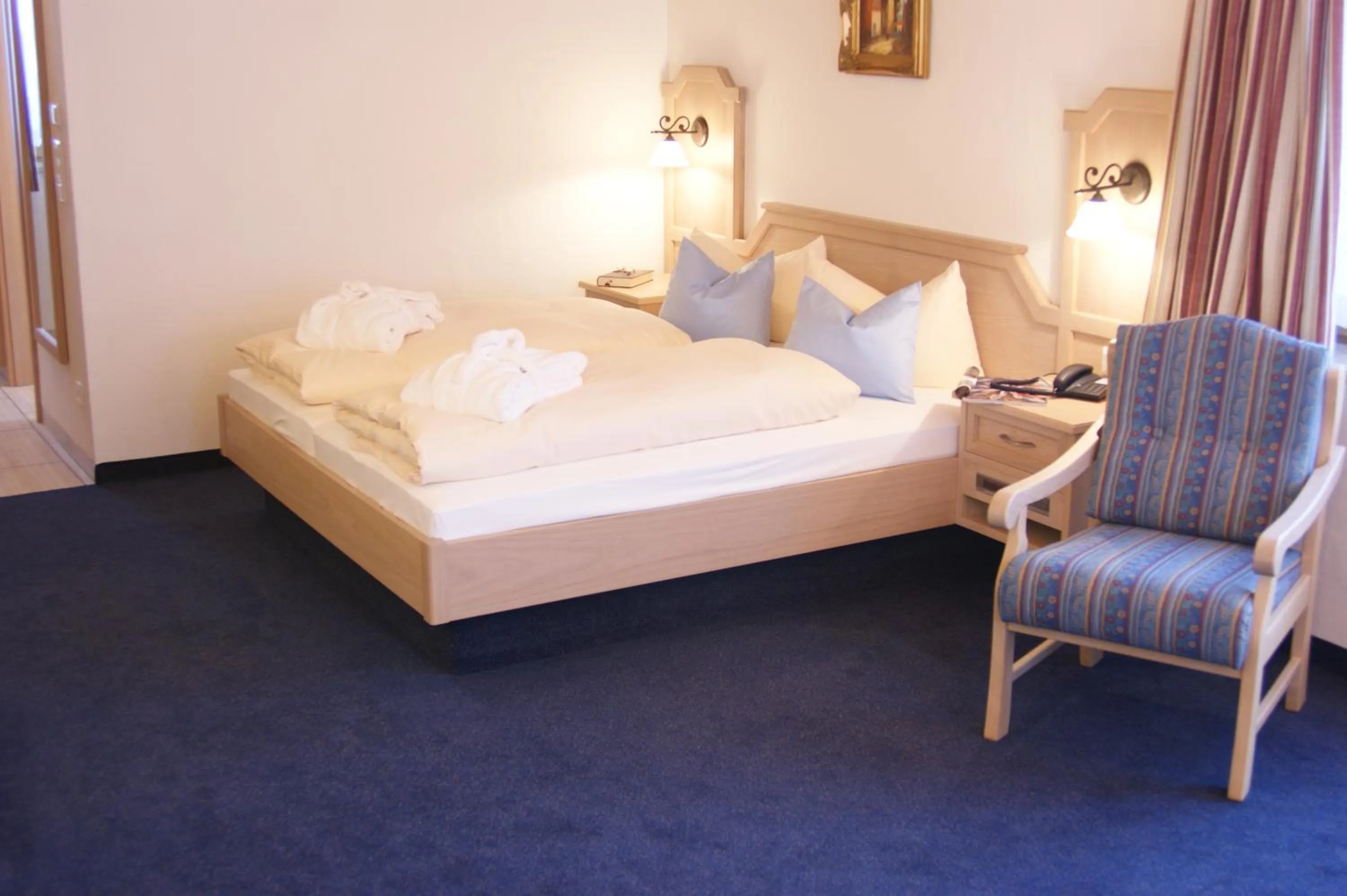 Photo of the whole room, Bed in Hotel Landhaus Feldmeier ***S