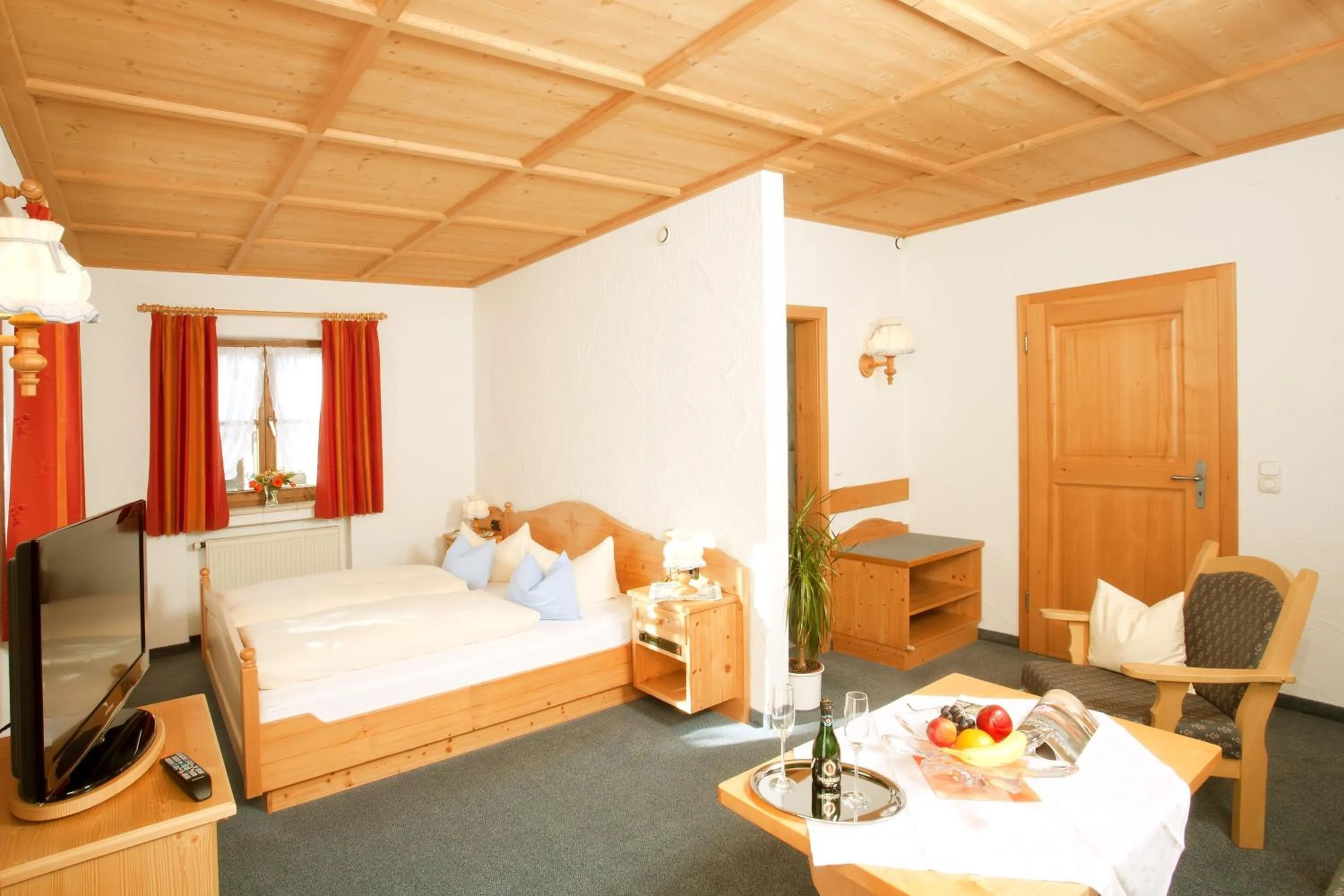 Photo of the whole room, Bed in Hotel Landhaus Feldmeier ***S