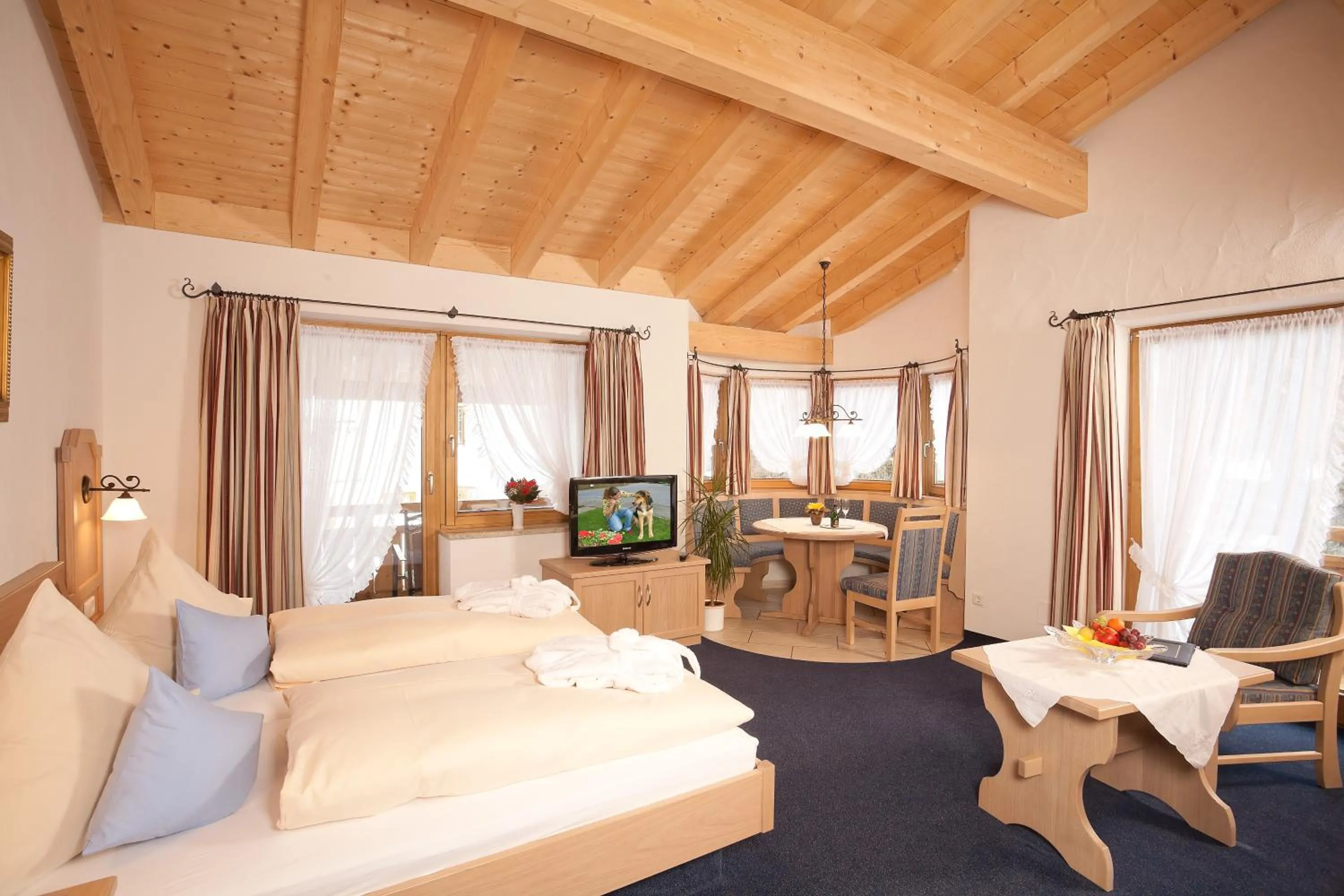 Photo of the whole room, Bed in Hotel Landhaus Feldmeier ***S