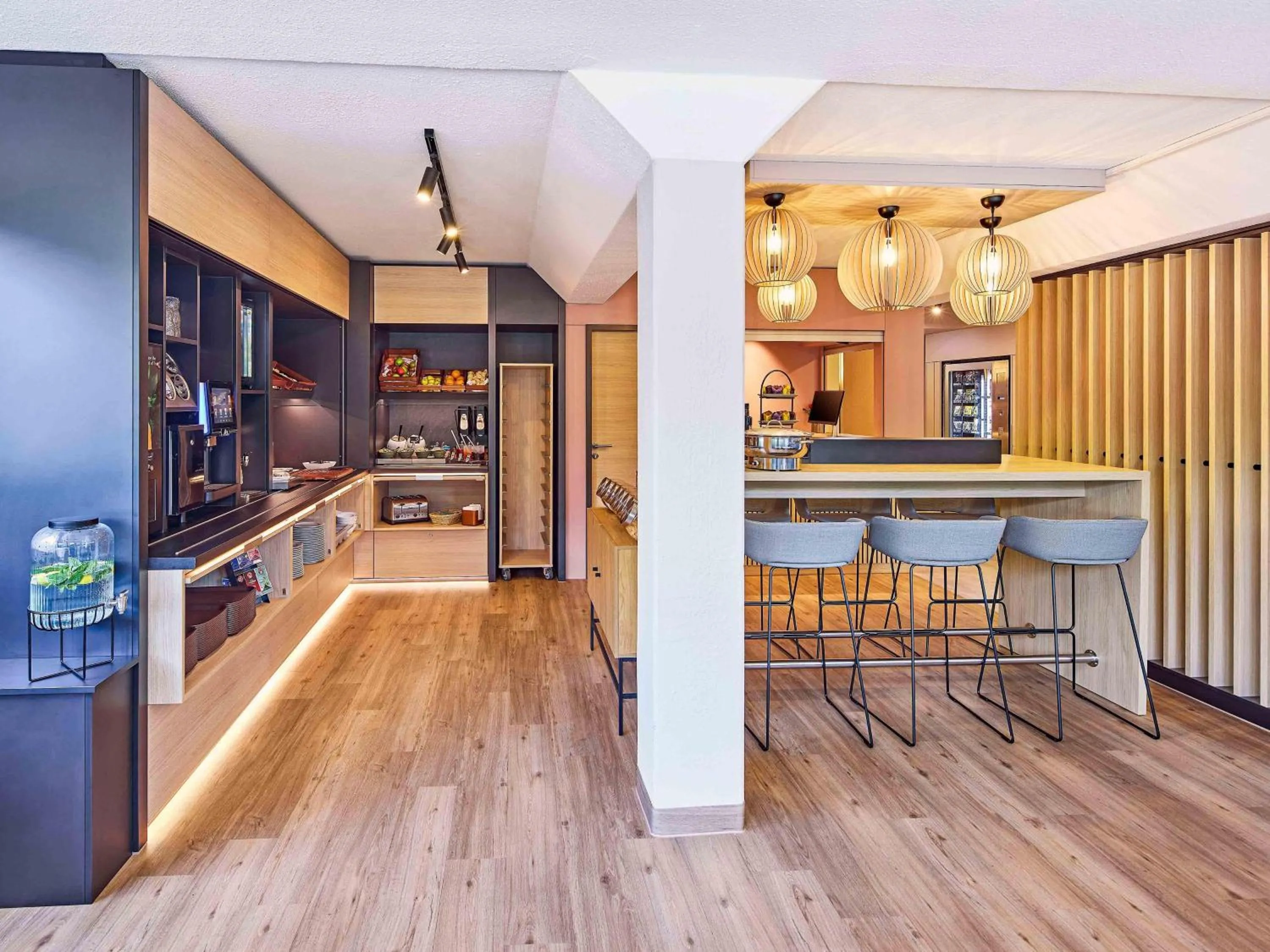 Lobby or reception in B&B HOTEL Dortmund-Airport