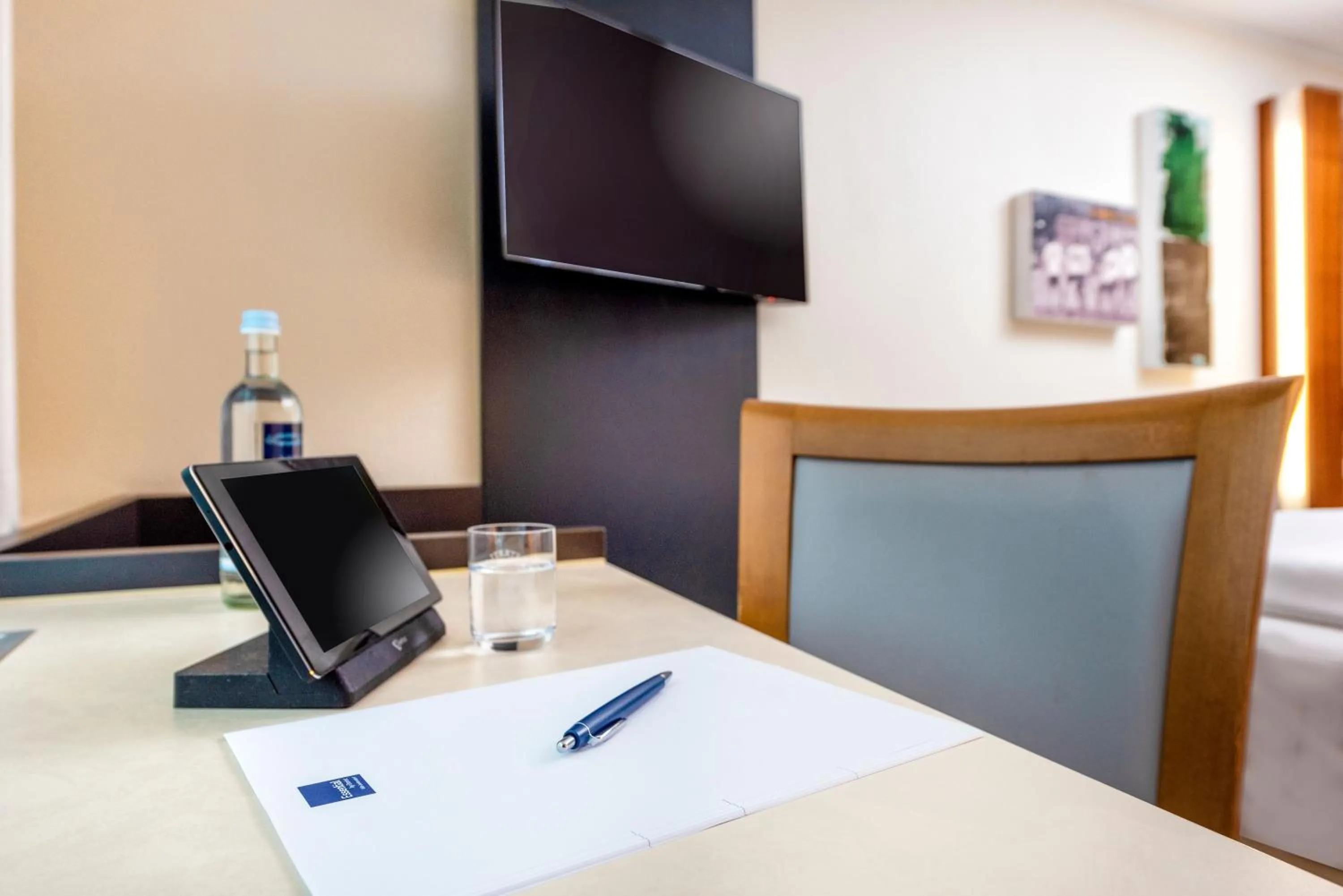 TV and multimedia, Bed in Essential by Dorint Köln-Junkersdorf